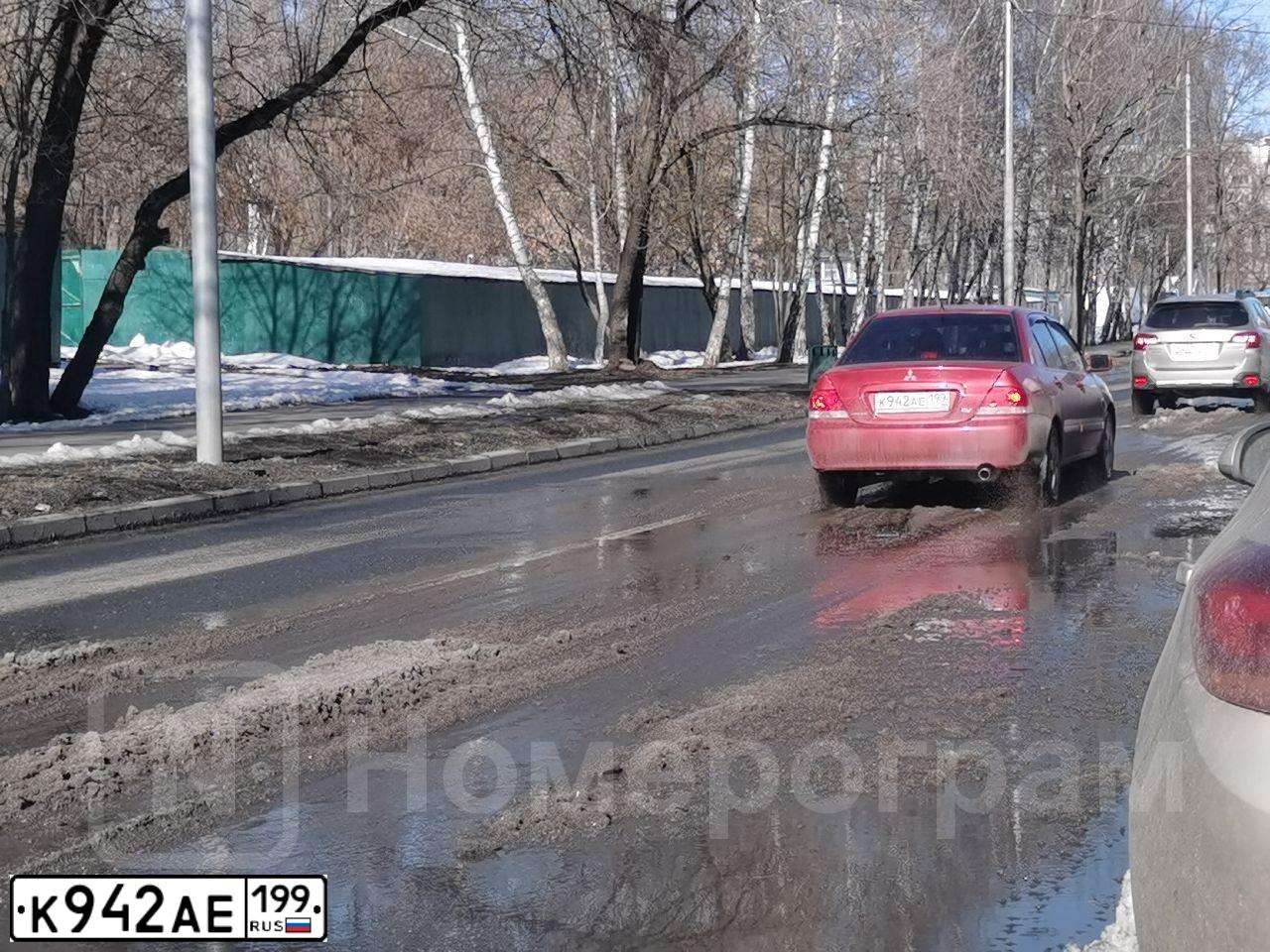 Фото автомобиля MITSUBISHI LANCER, 2005 — госномер К942АЕ199. Цвет: СИНИЙ