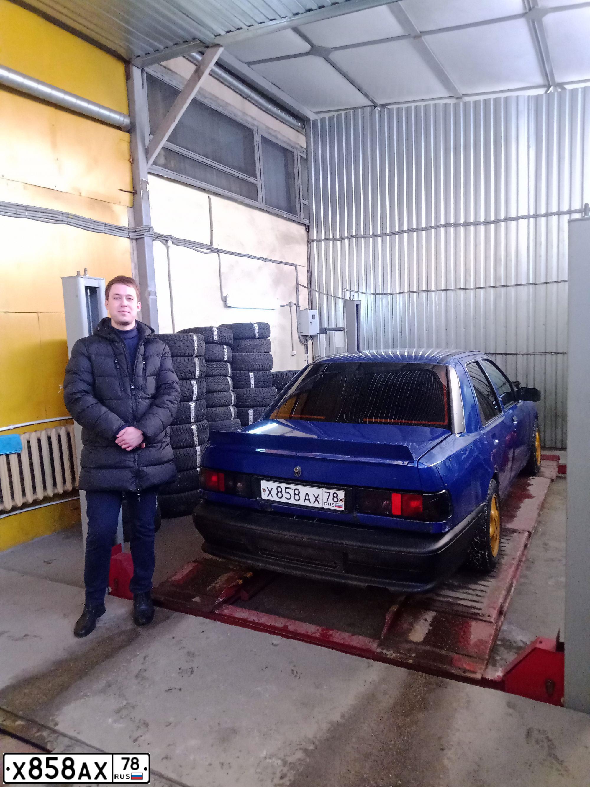 Фото автомобиля FORD SIERRA, 1987 — госномер К848АМ147. Цвет: синий