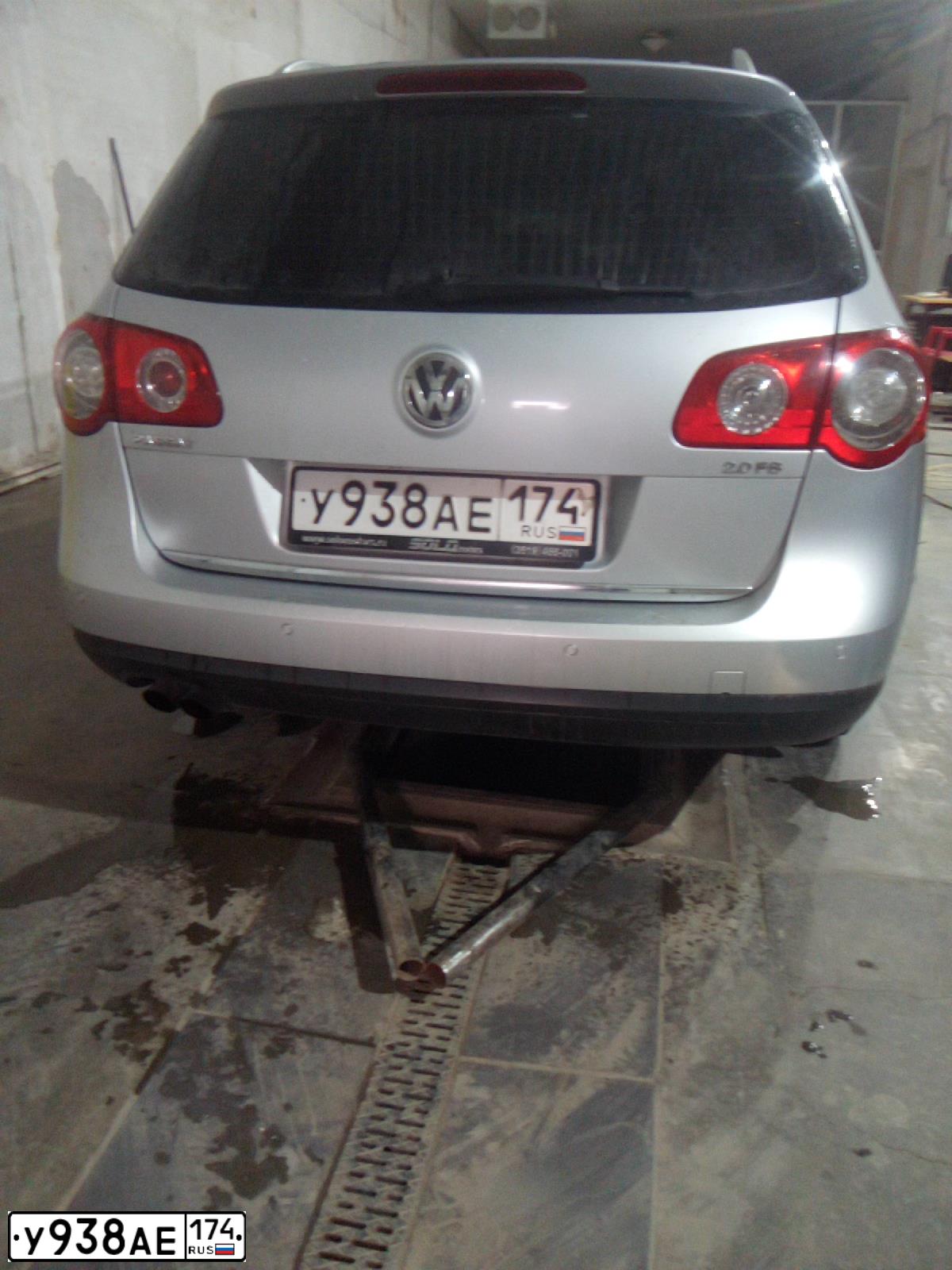 Фото автомобиля VOLKSWAGEN PASSAT, 2007 — госномер У938АЕ174. Цвет: СВЕТЛО-СЕРЫЙ