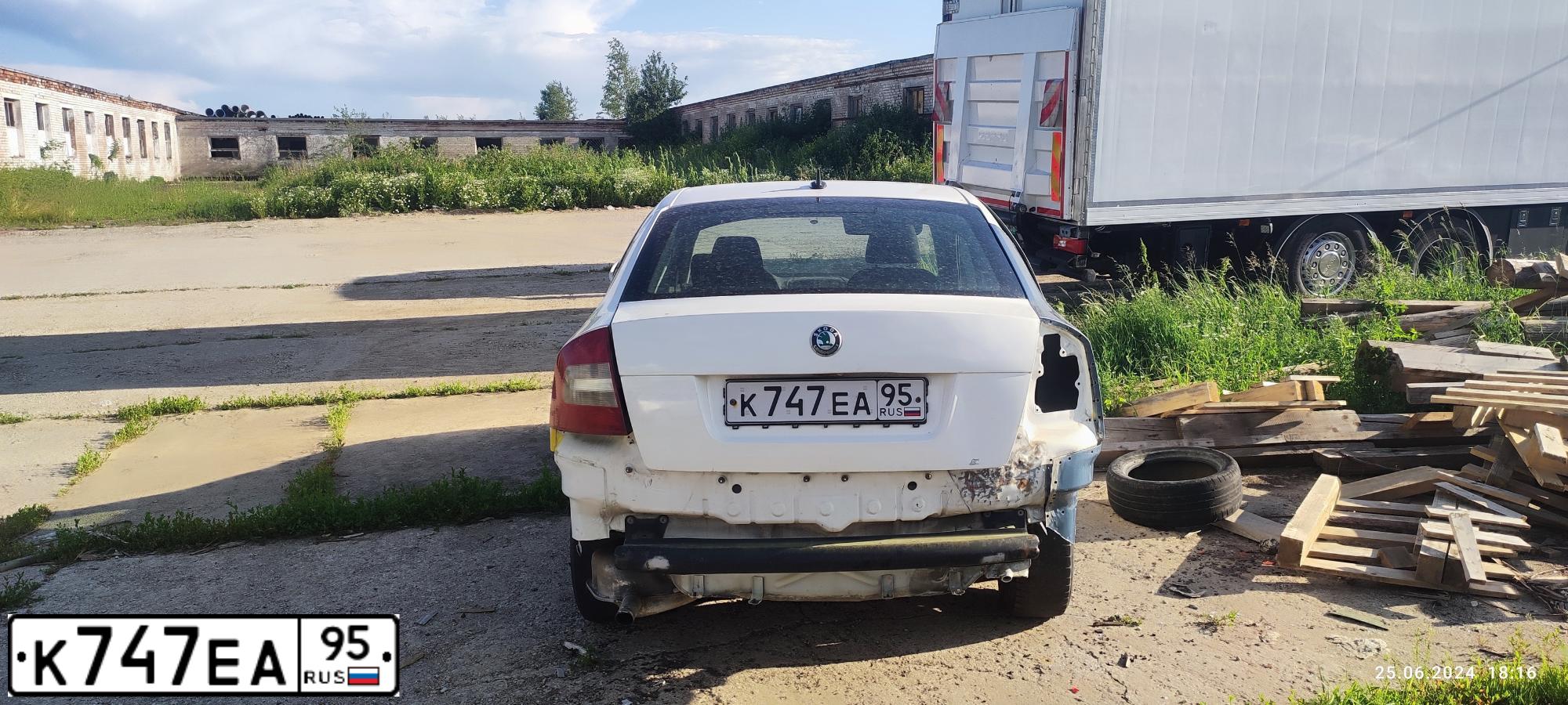 Фото автомобиля SKODA OCTAVIA, 2013 — госномер К747ЕА95. Цвет: БЕЛЫЙ