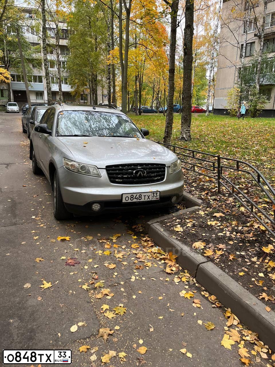 Фото автомобиля INFINITI QX70 /FX/, 2004 — госномер О848ТХ33. Цвет: СЕРЕБРИСТ