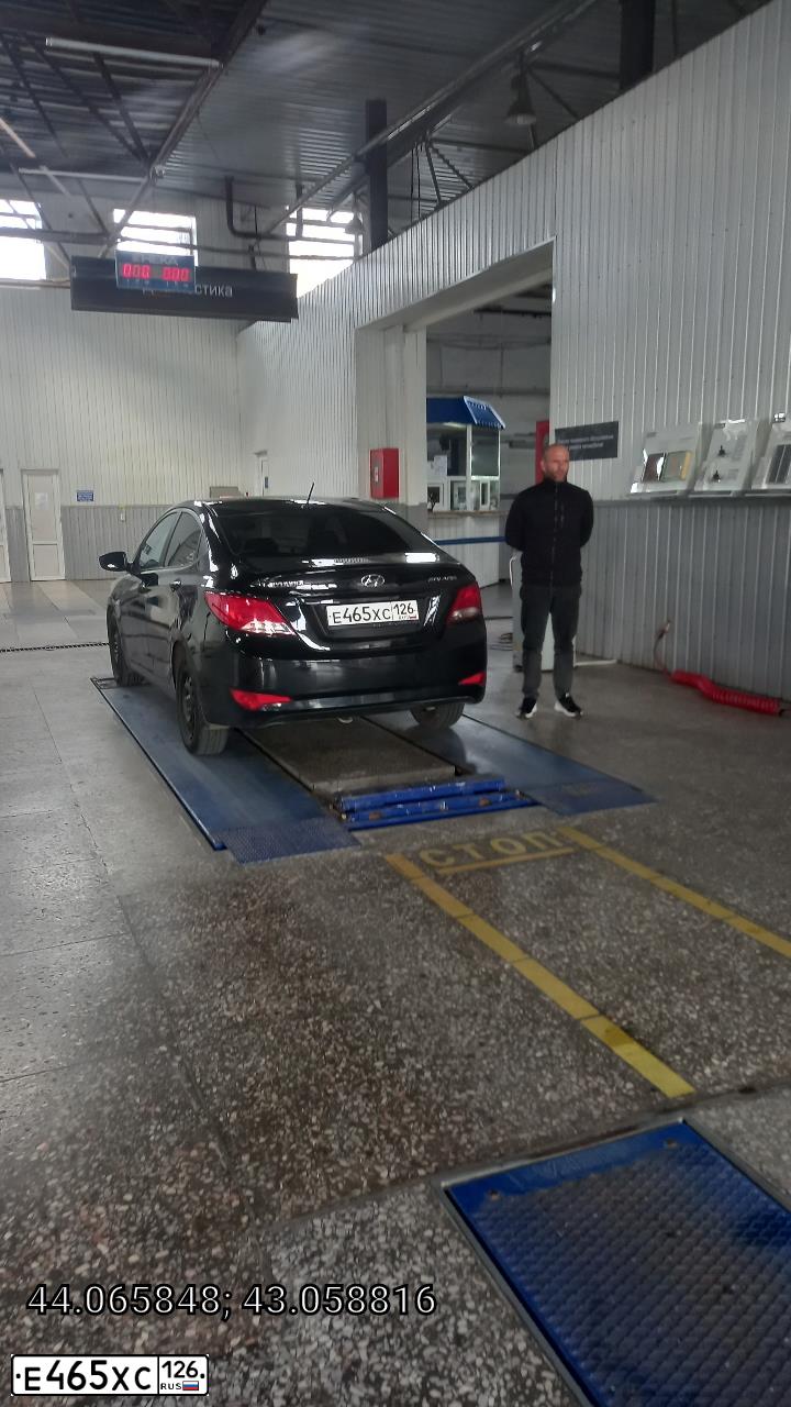 Фото автомобиля HYUNDAI SOLARIS, 2015 — госномер С545ЕВ07. Цвет: ЧЕРНЫЙ