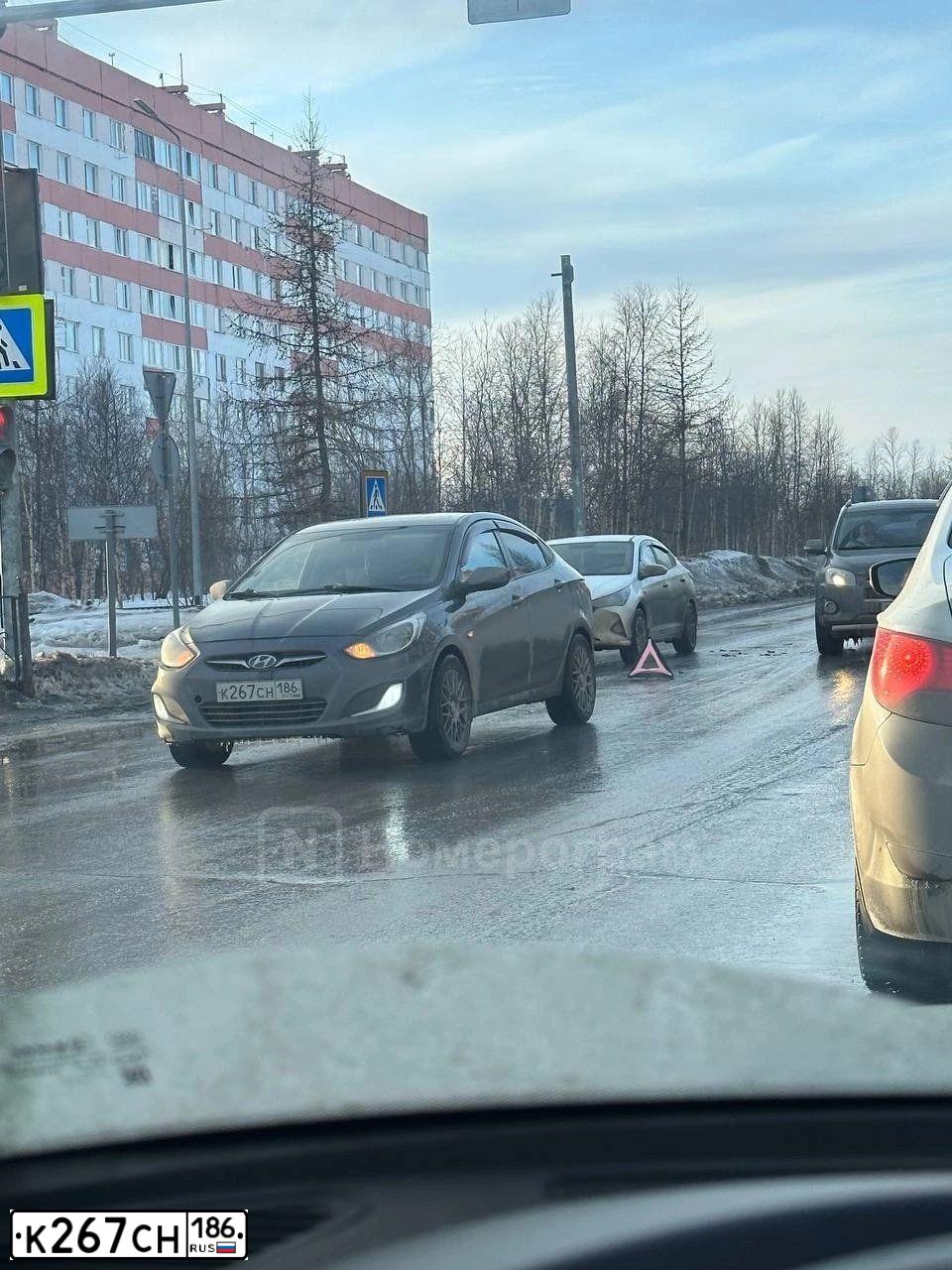 Фото автомобиля HYUNDAI SOLARIS, 2011 — госномер К267СН186. Цвет: ЧЕРНО-СЕРЫЙ