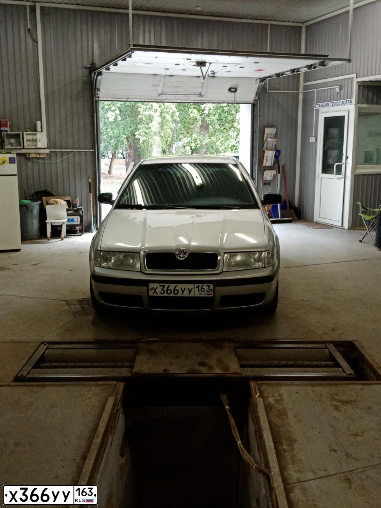 Фото автомобиля SKODA OCTAVIA, 2001 — госномер Х366УУ163. Цвет: Серый