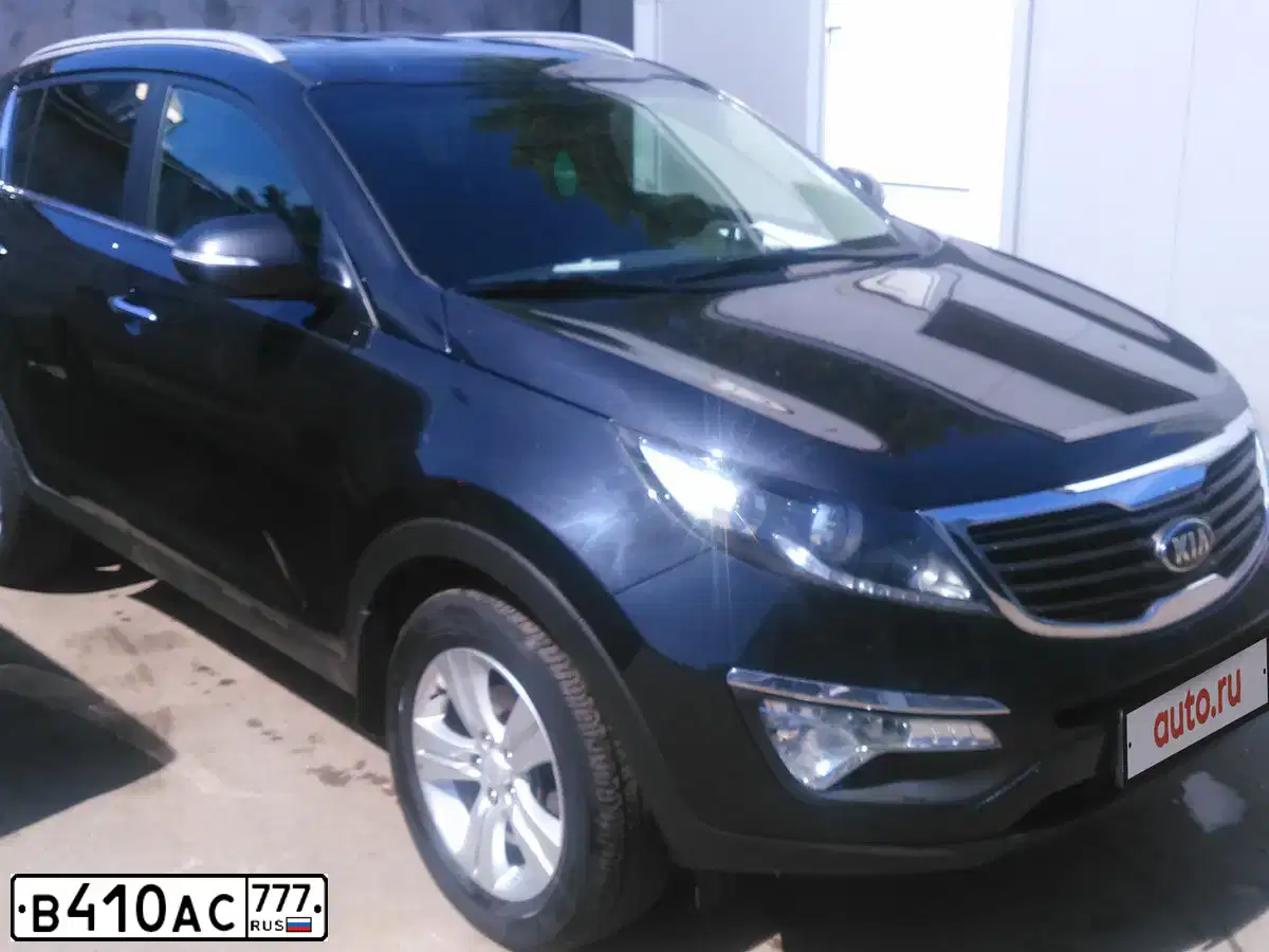Фото автомобиля KIA SPORTAGE, 2013 — госномер В410АС777. Цвет: ЧЕРНЫЙ