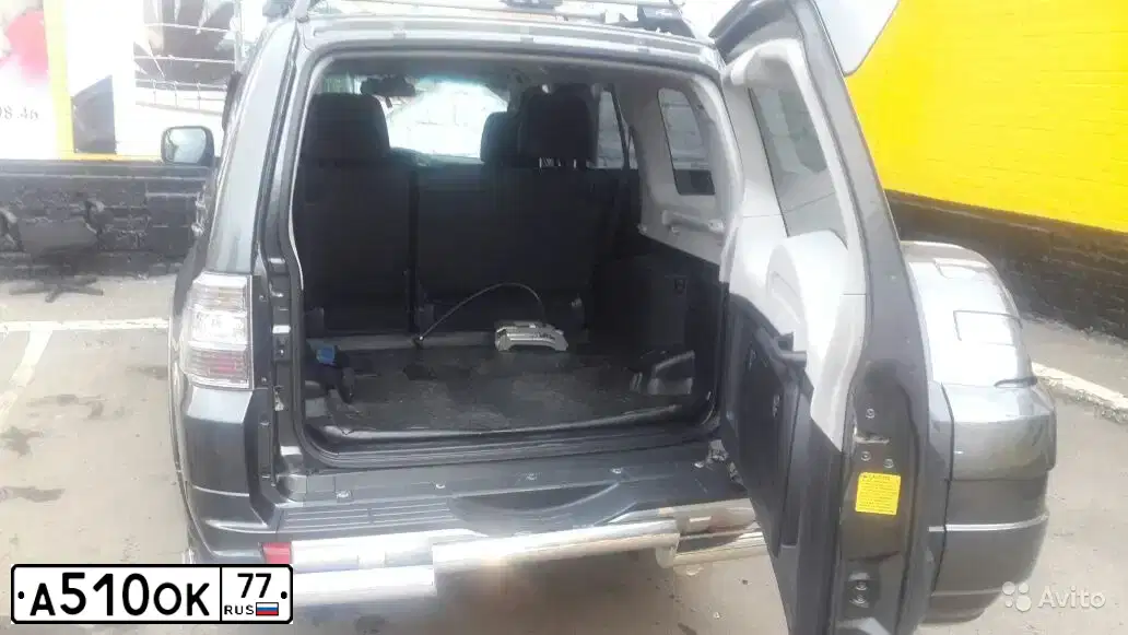 Фото автомобиля MITSUBISHI PAJERO LWB, 2012 — госномер Р465МТ48. Цвет: СЕРЫЙ