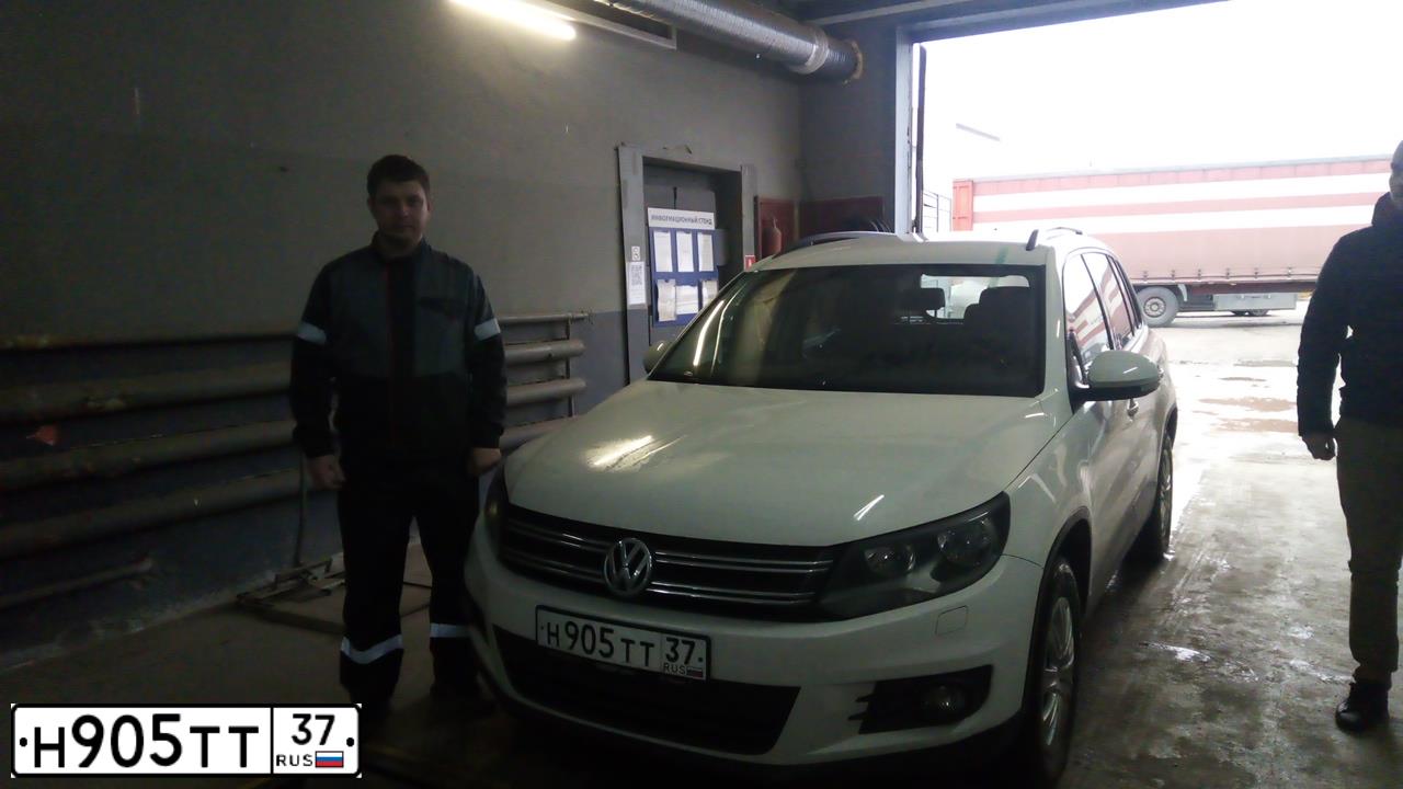 Фото автомобиля VOLKSWAGEN TIGUAN, 2012 — госномер О109АС76. Цвет: БЕЛЫЙ