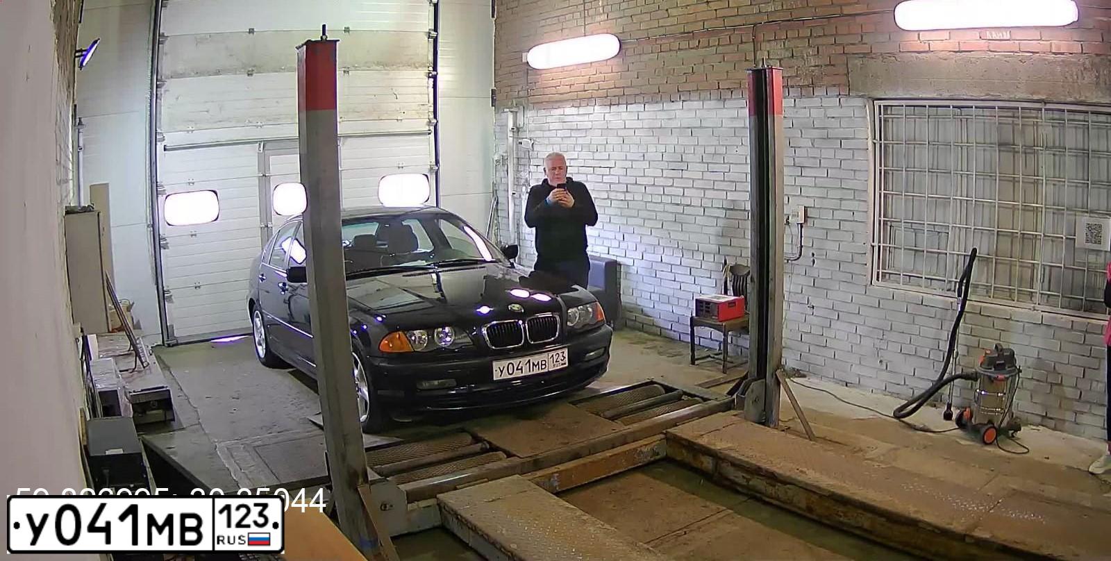 Фото автомобиля BMW 316, 2001 — госномер С259АУ198. Цвет: Темно-синий