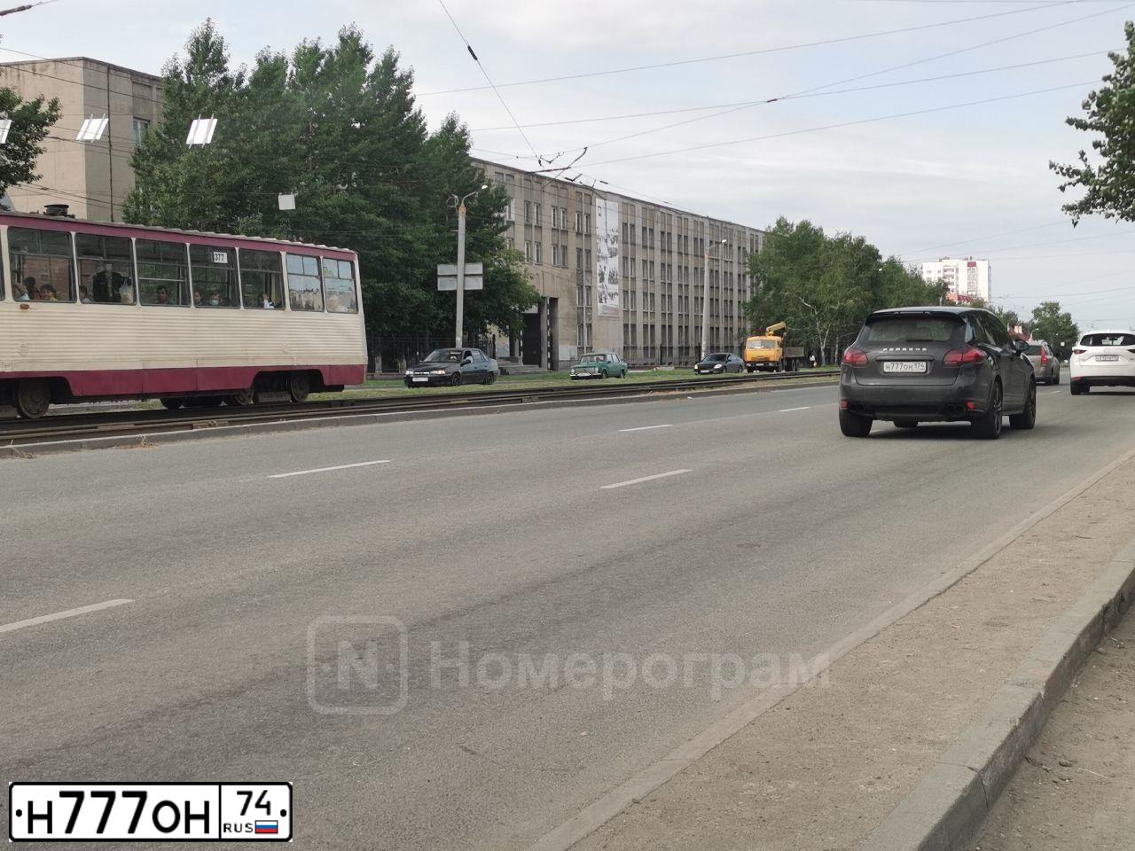 Фото автомобиля LADA 2110 LADA, 2006 — госномер Р611ЕТ774. Цвет: СЕРО-СИНЕ-ЗЕЛЕНЫЙ