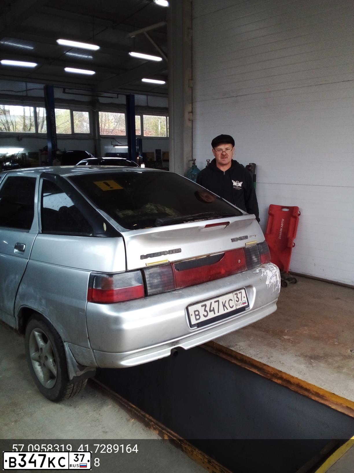 Фото автомобиля LADA 2112 LADA, 2002 — госномер В347КС37. Цвет: СЕРЕБРИСТО-СЕРЫЙ
