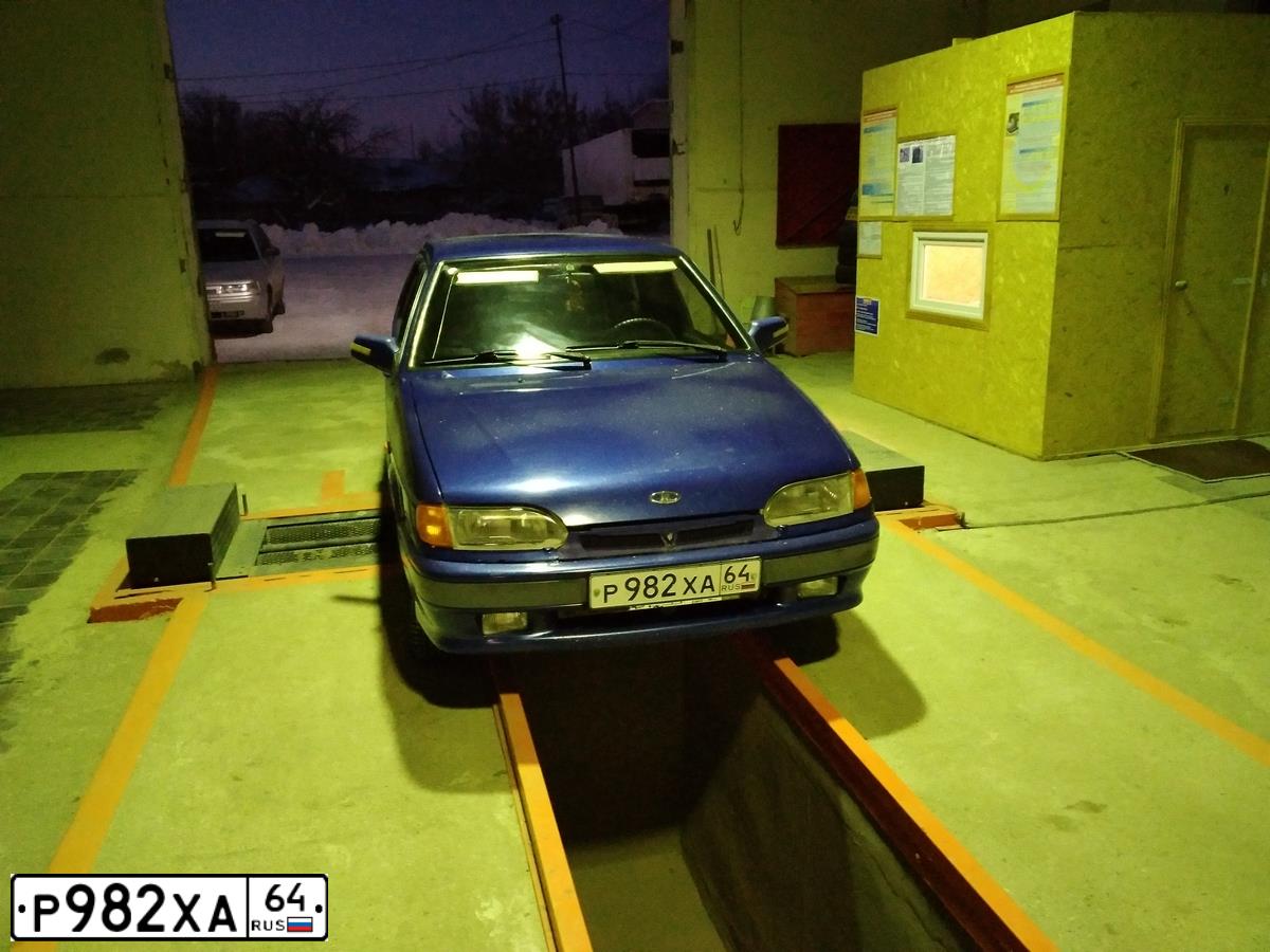 Фото автомобиля LADA 2115 SAMARA, 2003 — госномер Р982ХА64. Цвет: СЕРЕБРИСТЫЙ ЯРКО-СИНИЙ