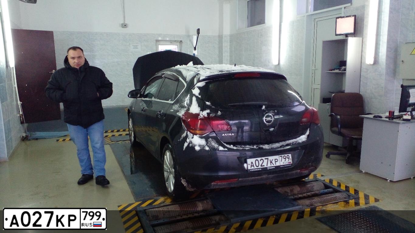 Фото автомобиля OPEL ASTRA, 2011 — госномер У070КО197. Цвет: ЧЕРНЫЙ