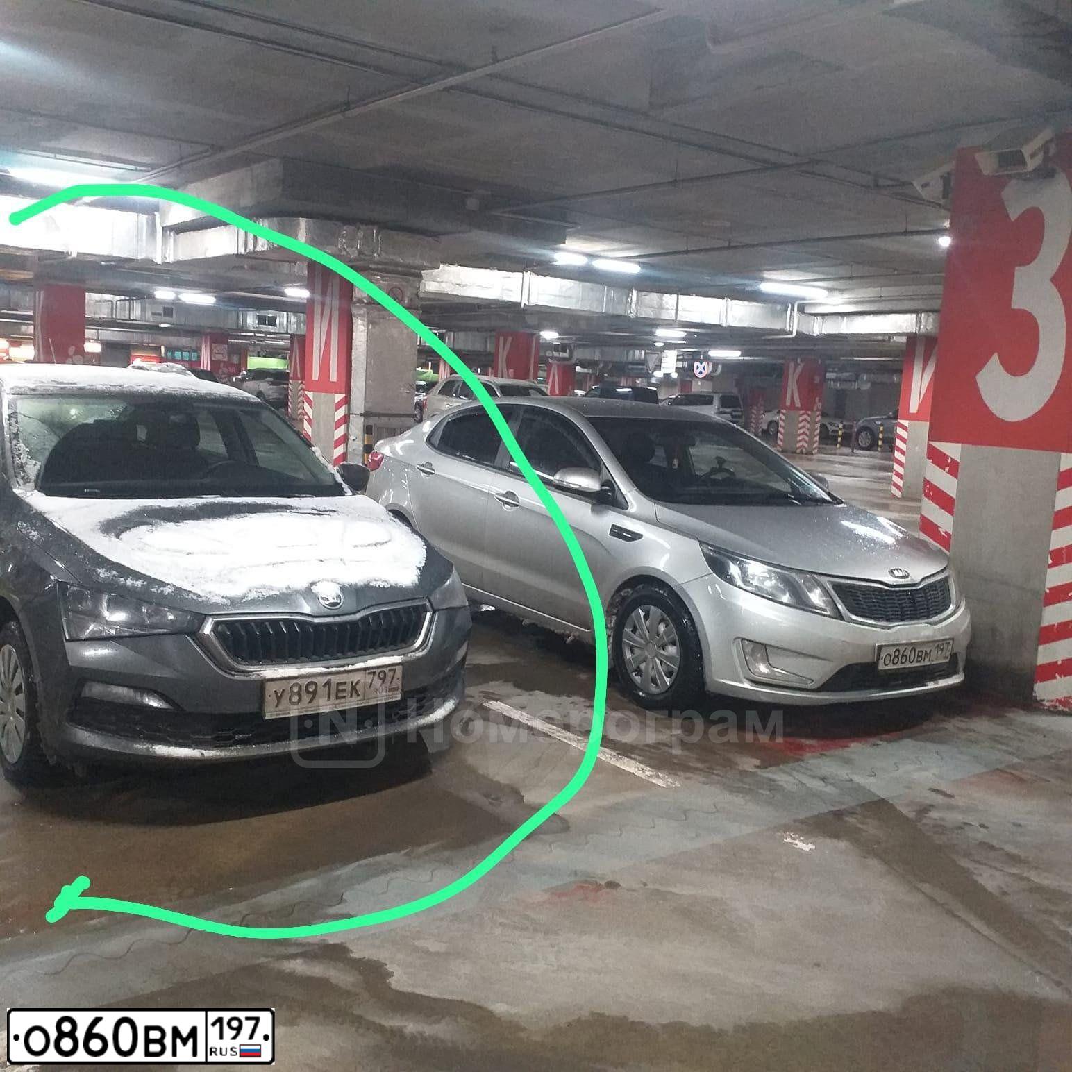Фото автомобиля FORD FOCUS, 2010 — госномер Т922ВР198. Цвет: ЧЕРНЫЙ