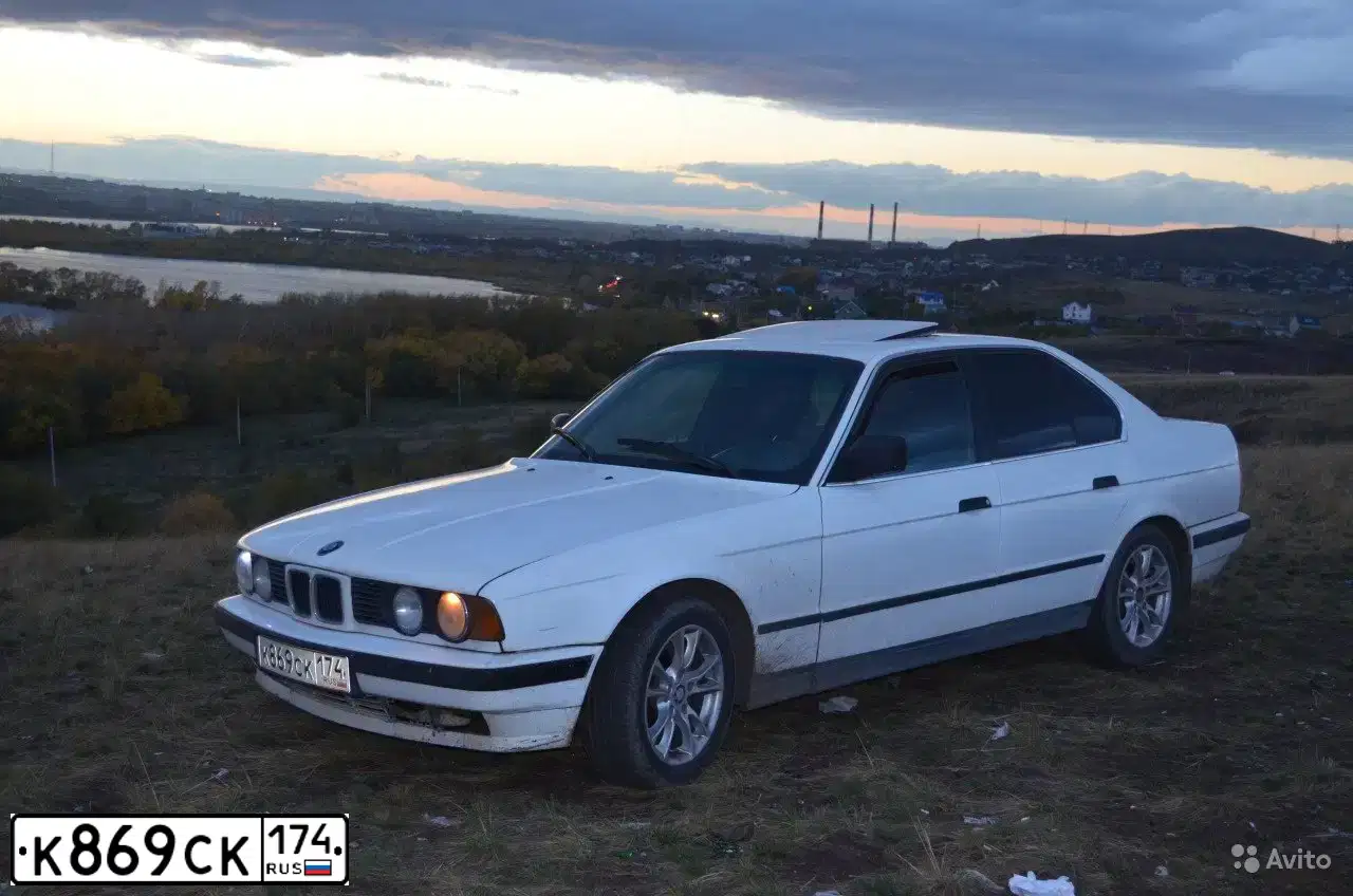 Фото автомобиля BMW SERIE 5, 1988 — госномер К869СК174. Цвет: БЕЛЫЙ