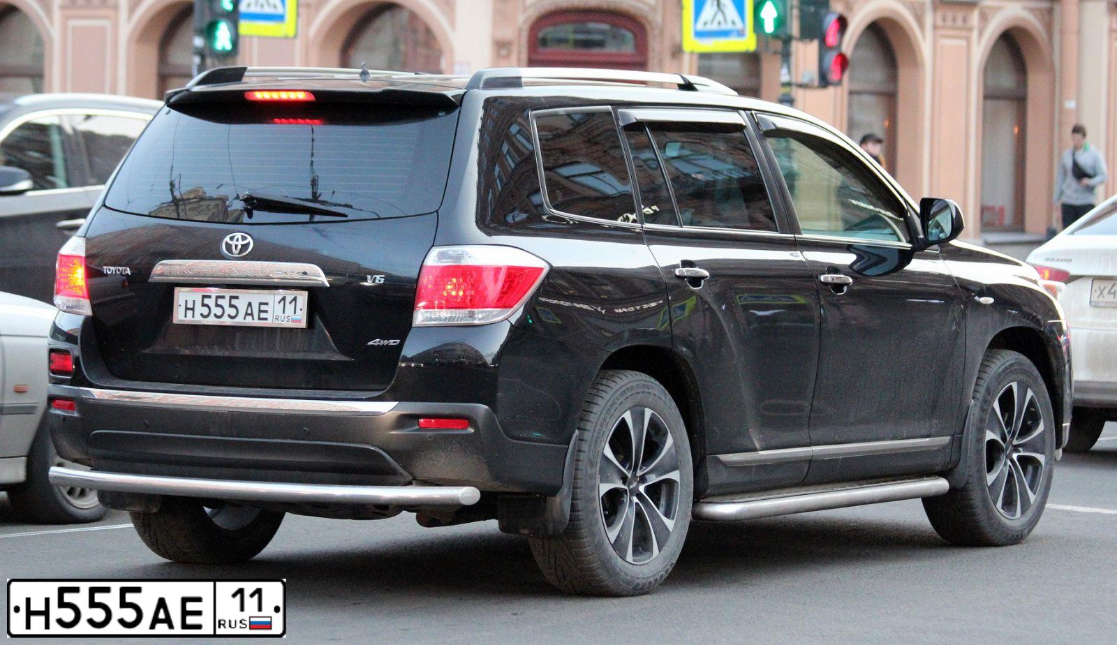 Фото автомобиля TOYOTA HIGHLANDER, 2011 — госномер Е648ЕР11. Цвет: ЧЕРНЫЙ