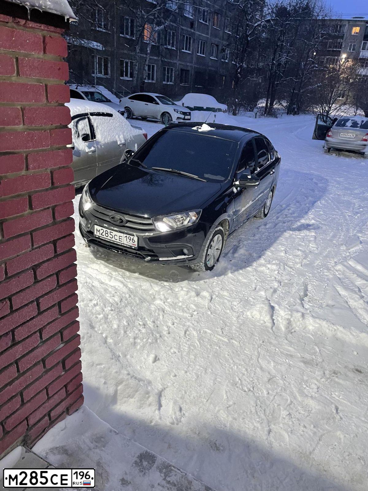 Фото автомобиля LADA 2191 GRANTA, 2020 — госномер М285СЕ196. Цвет: ЧЕРНЫЙ