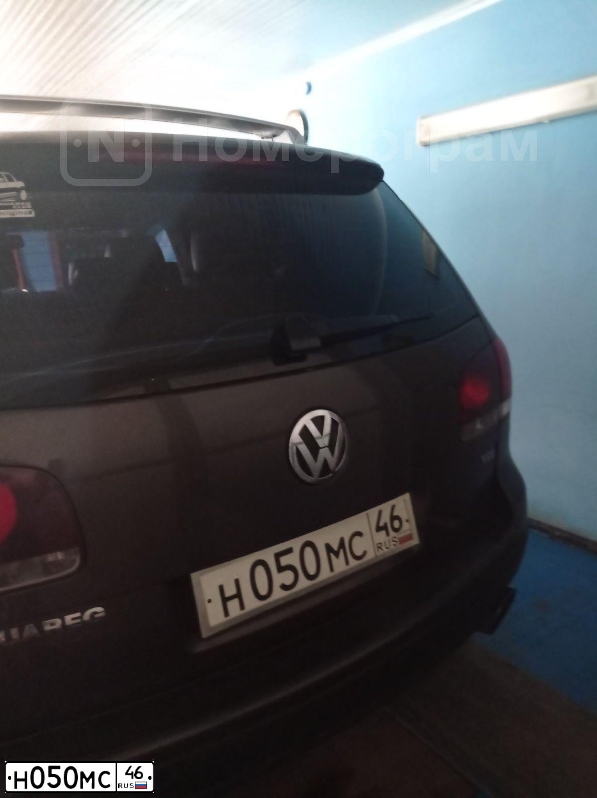 Фото автомобиля VOLKSWAGEN TOUAREG, 2007 — госномер Н050МС46. Цвет: СЕРЫЙ