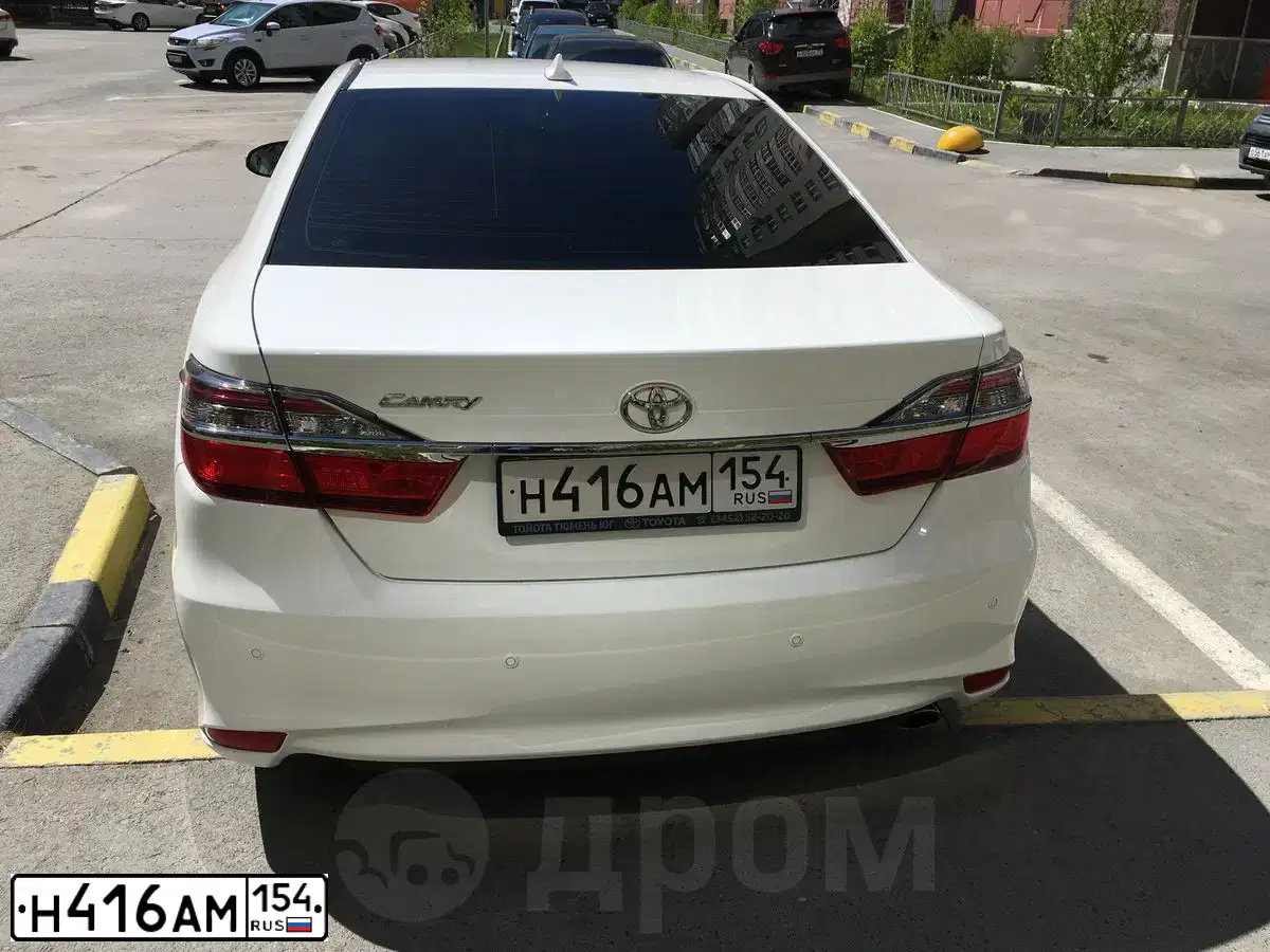 Фото автомобиля TOYOTA CAMRY, 2018 — госномер В041РН186. Цвет: БЕЛЫЙ