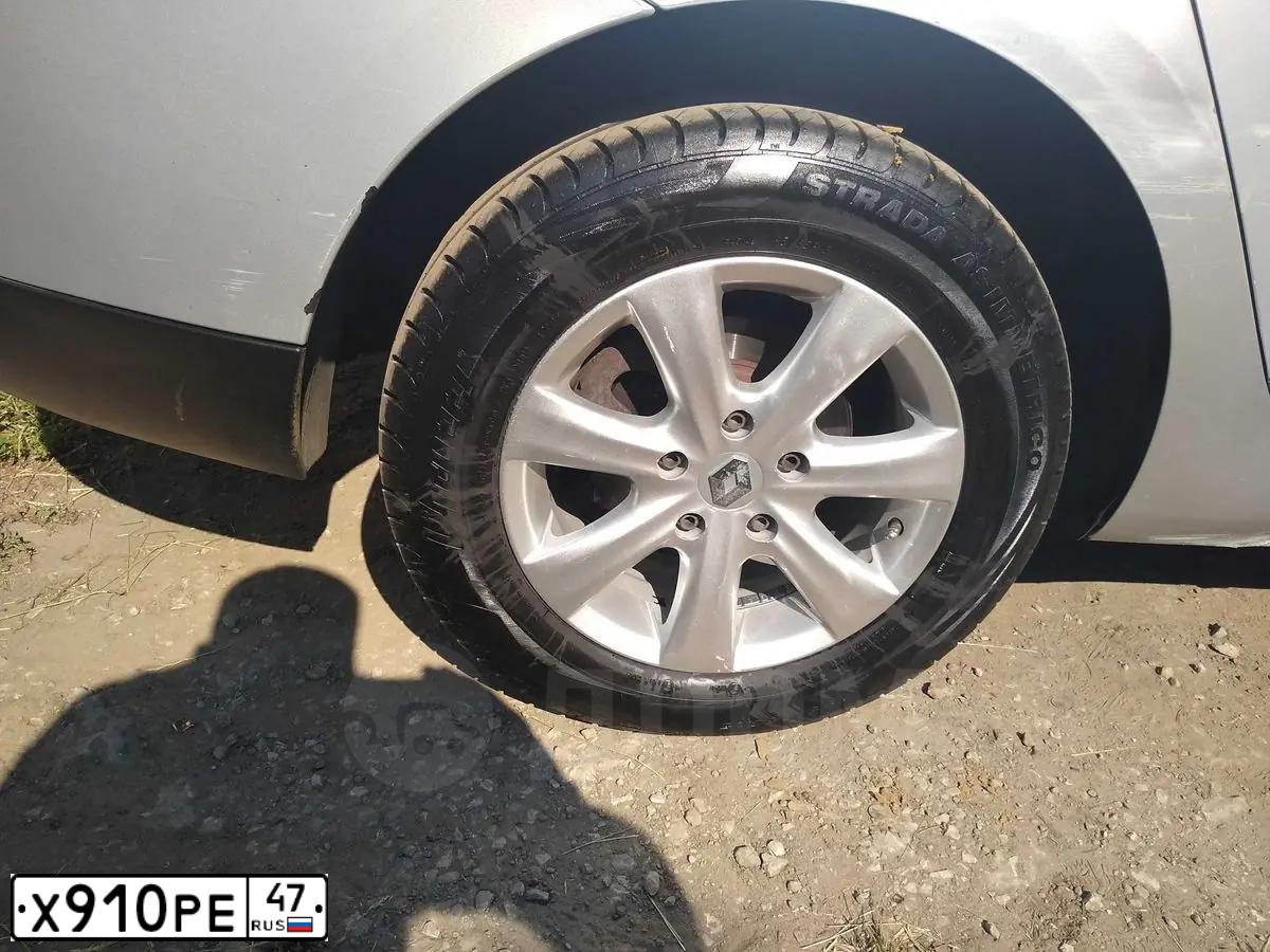 Фото автомобиля RENAULT MEGANE, 2010 — госномер Х910РЕ47. Цвет: серебристый