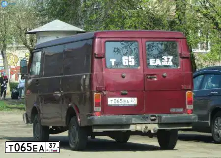 Фото автомобиля VOLKSWAGEN LT, 1992 — госномер У041АВ44. Цвет: ВИШНЕВЫЙ