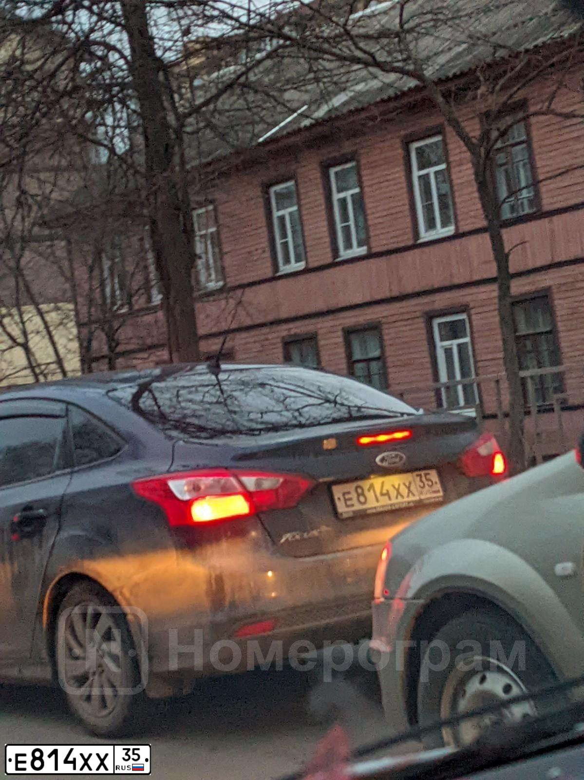 Фото автомобиля FORD FOCUS, 2012 — госномер В756ММ199. Цвет: ТЕМНО-СИНИЙ