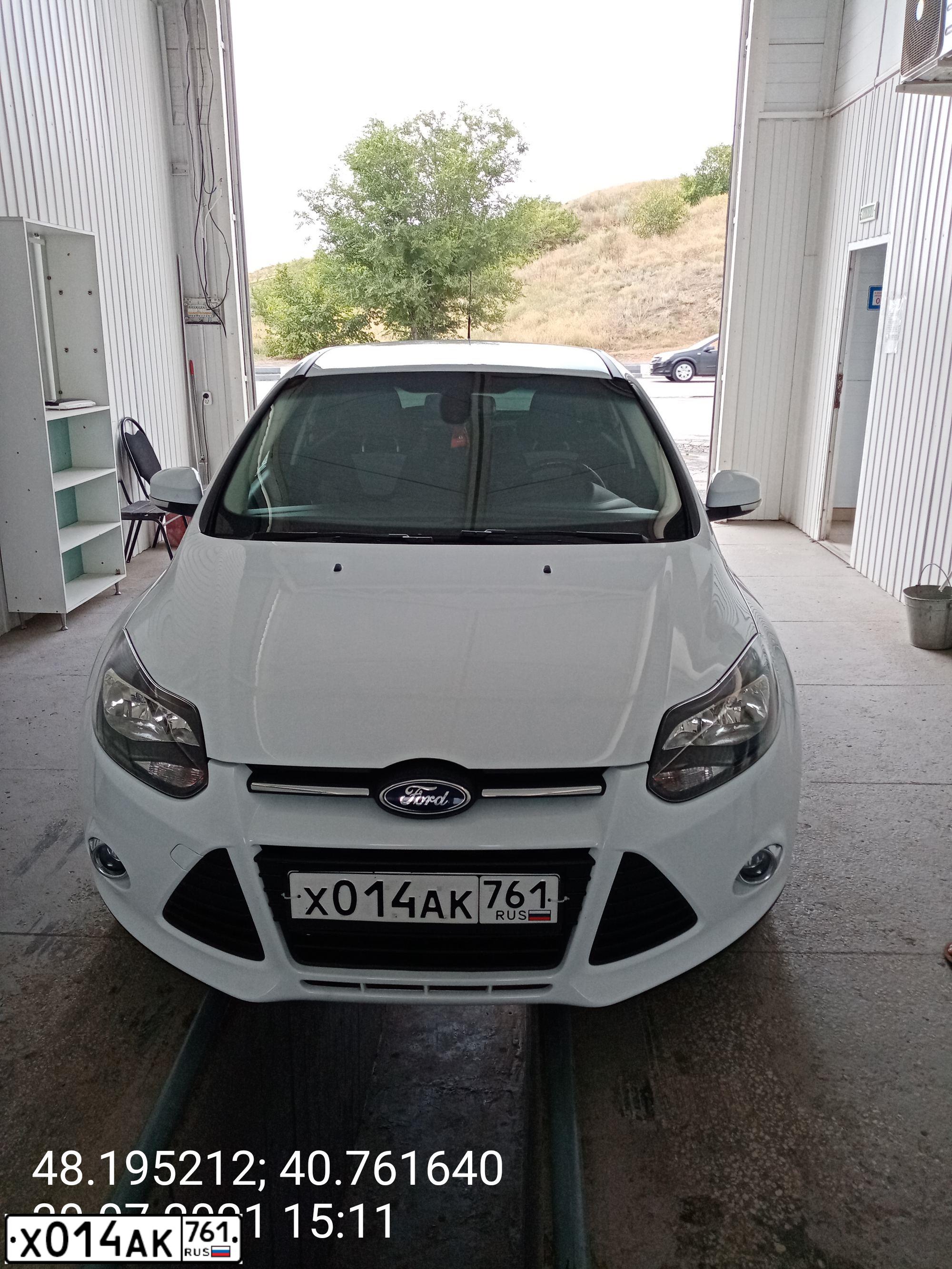 Фото автомобиля FORD D FOCUS, 2013 — госномер Т099СЕ161. Цвет: Белый