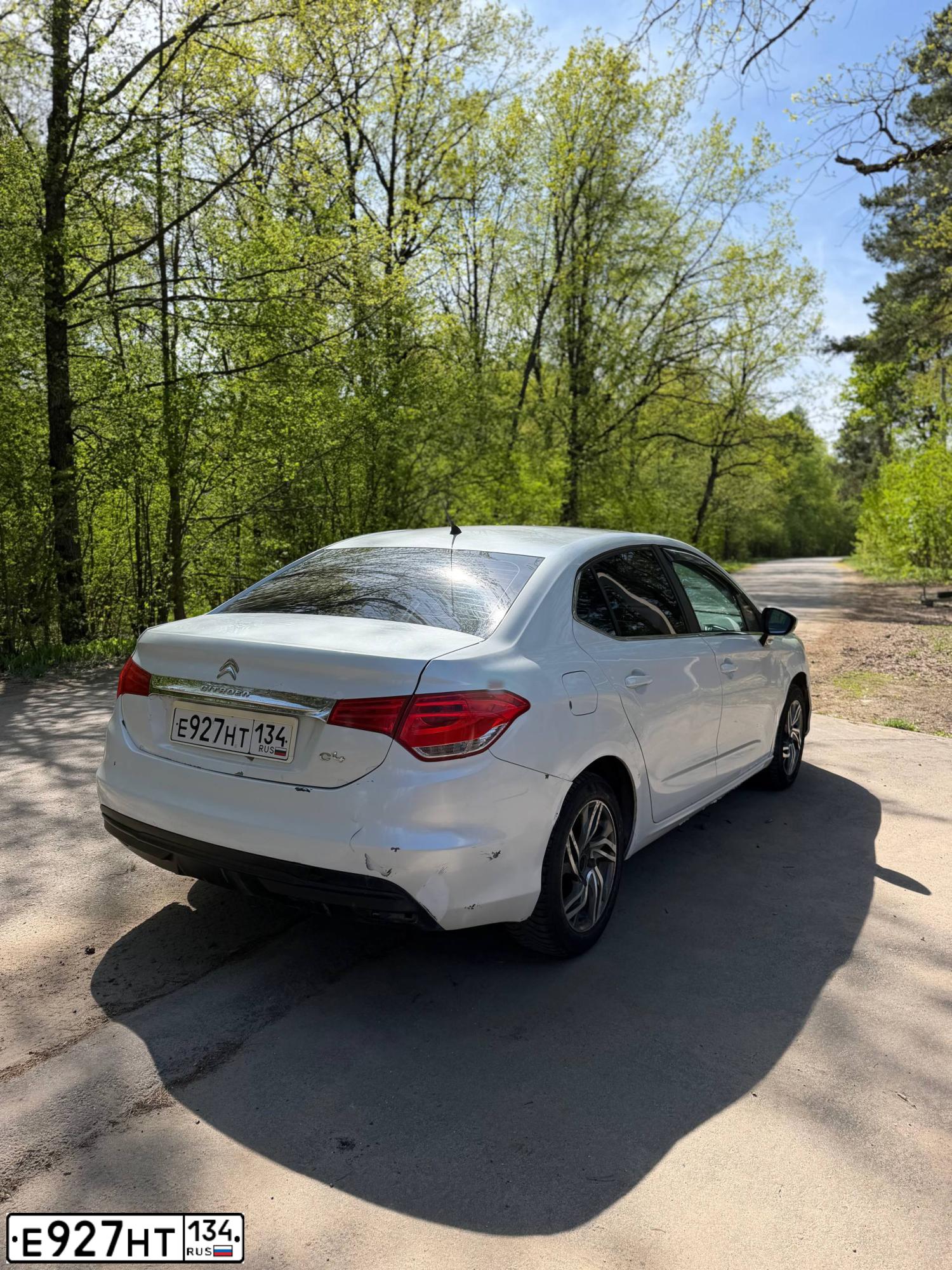 Фото автомобиля CITROEN C4, 2013 — госномер Е927НТ134. Цвет: Белый