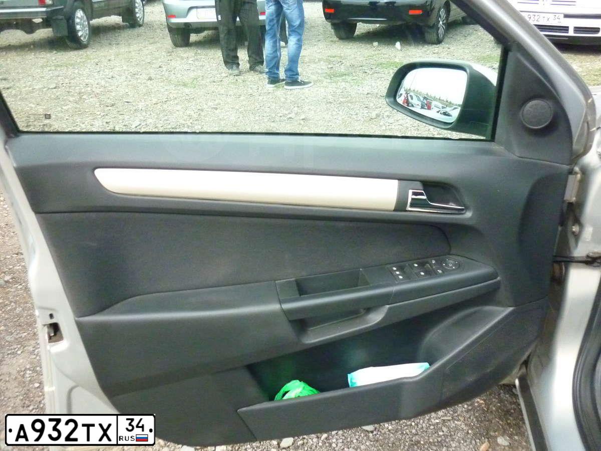 Фото автомобиля SSANGYONG KYRON, 2008 — госномер А932ТХ34. Цвет: СЕРЕБРИСТЫЙ МЕТАЛЛИК