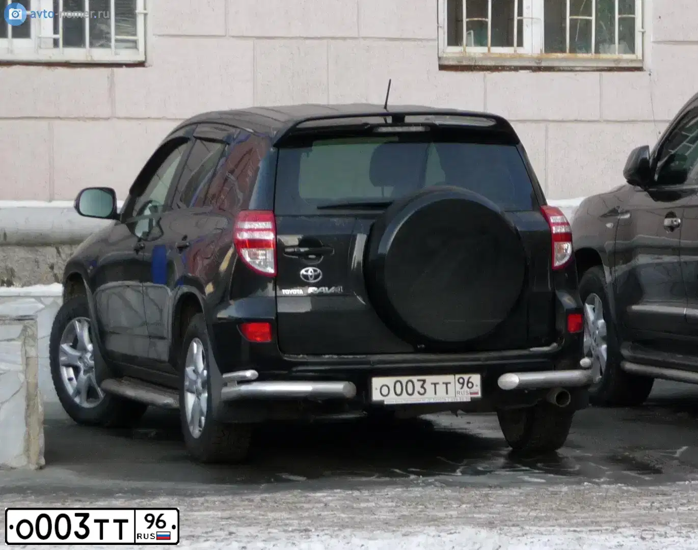 Фото автомобиля TOYOTA RAV4, 2009 — госномер О003ТТ96. Цвет: ЧЕРНЫЙ