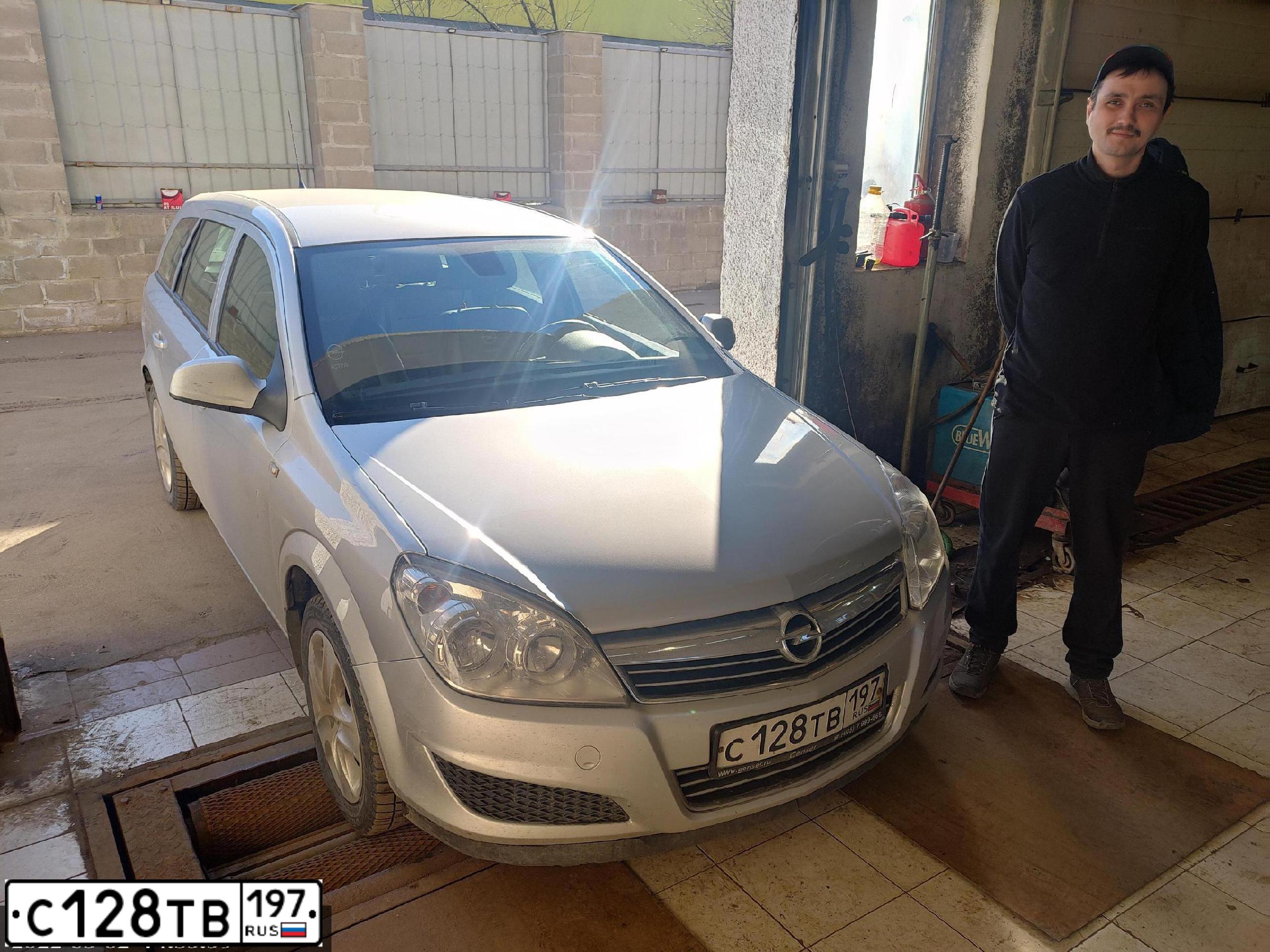 Фото автомобиля OPEL ASTRA, 2011 — госномер О549МС790. Цвет: СЕРЫЙ СВЕТЛЫЙ