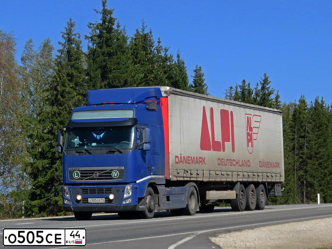 Фото автомобиля VOLVO SERIE FH /4X2/, 2013 — госномер О505СЕ44. Цвет: синий