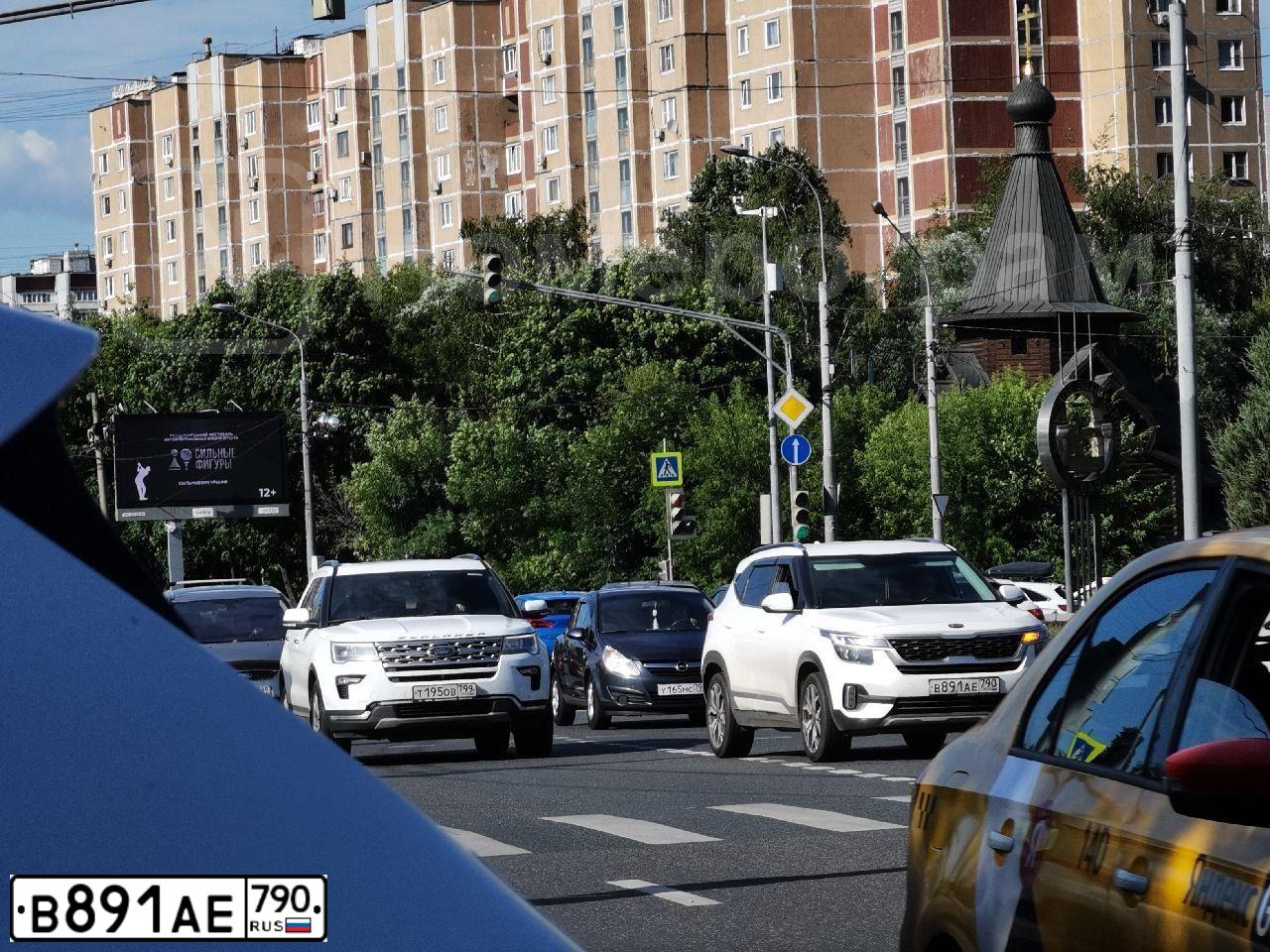 Фото автомобиля KIA SELTOS, 2020 — госномер В891АЕ790. Цвет: Белый
