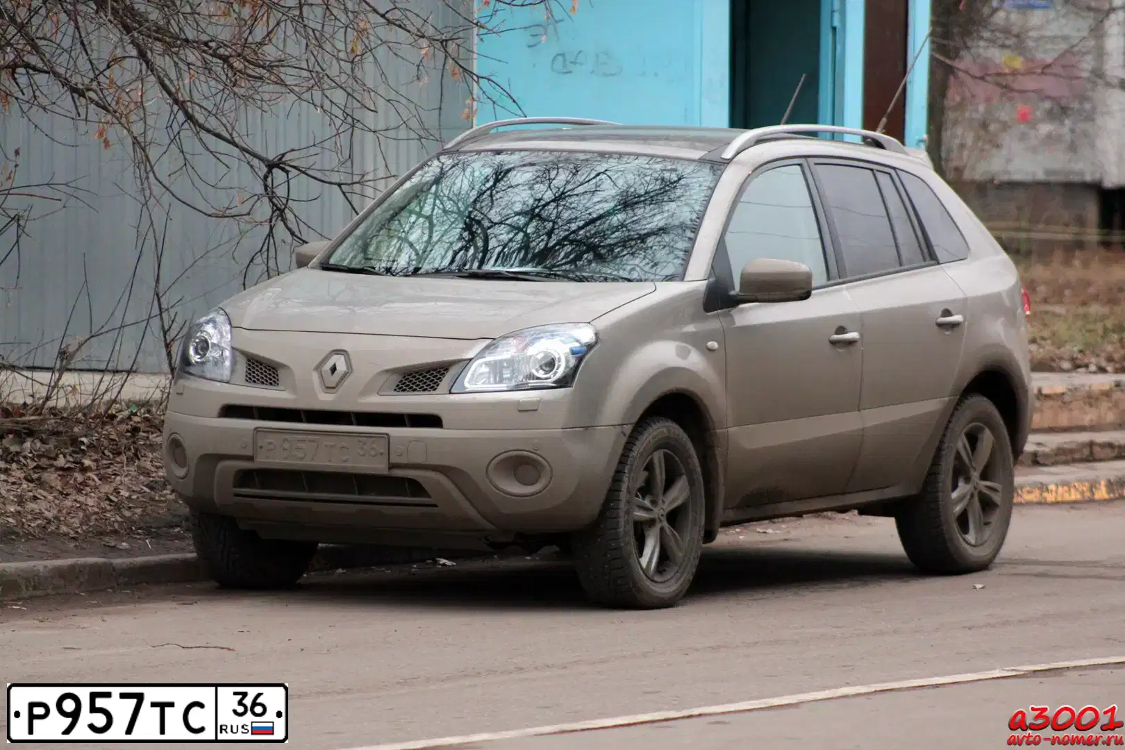 Фото автомобиля RENAULT KOLEOS, 2011 — госномер Р957ТС36. Цвет: БЕЖЕВЫЙ