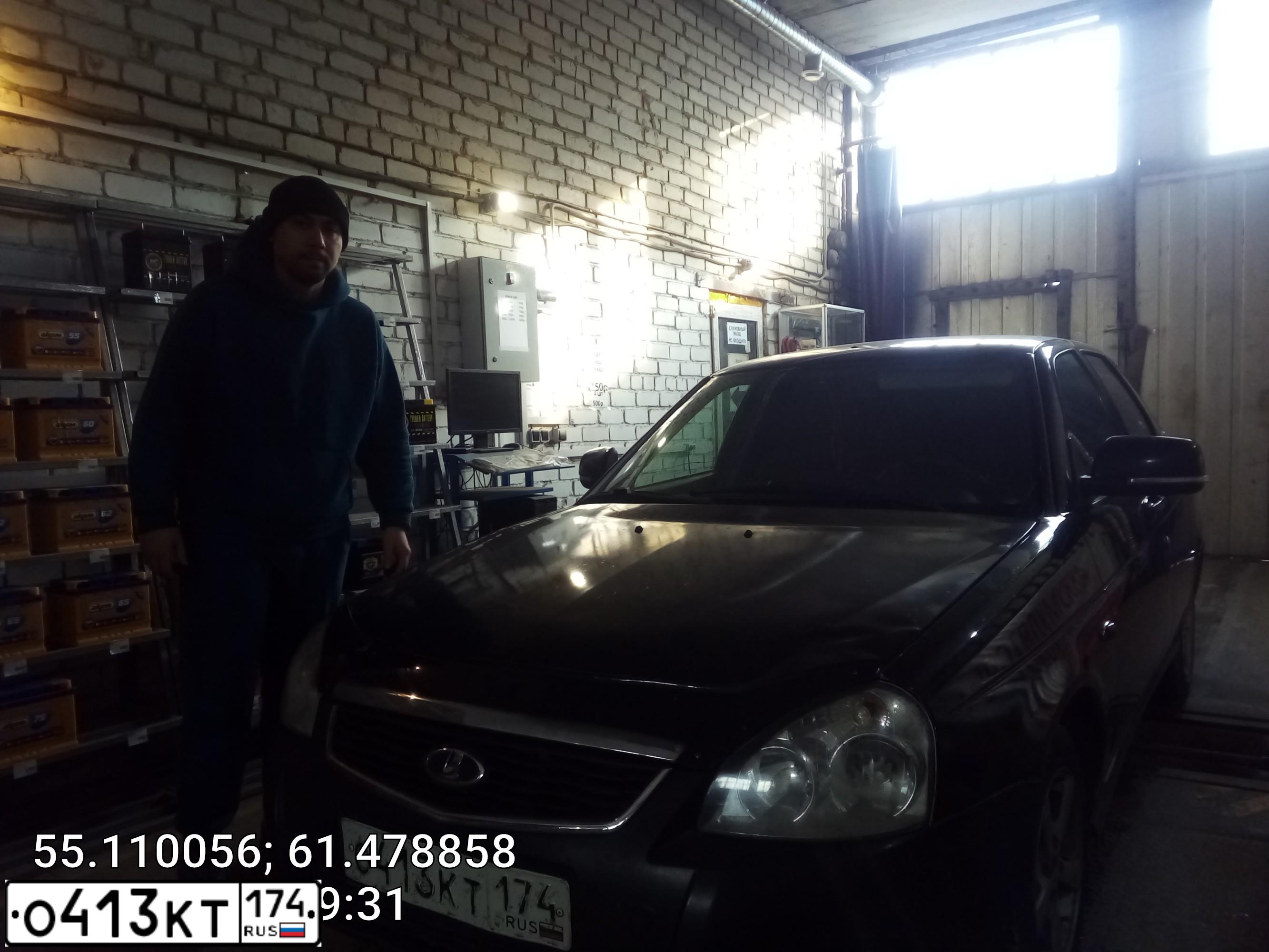 Фото автомобиля LADA 2172 PRIORA, 2010 — госномер О413КТ174. Цвет: Сине-Черный