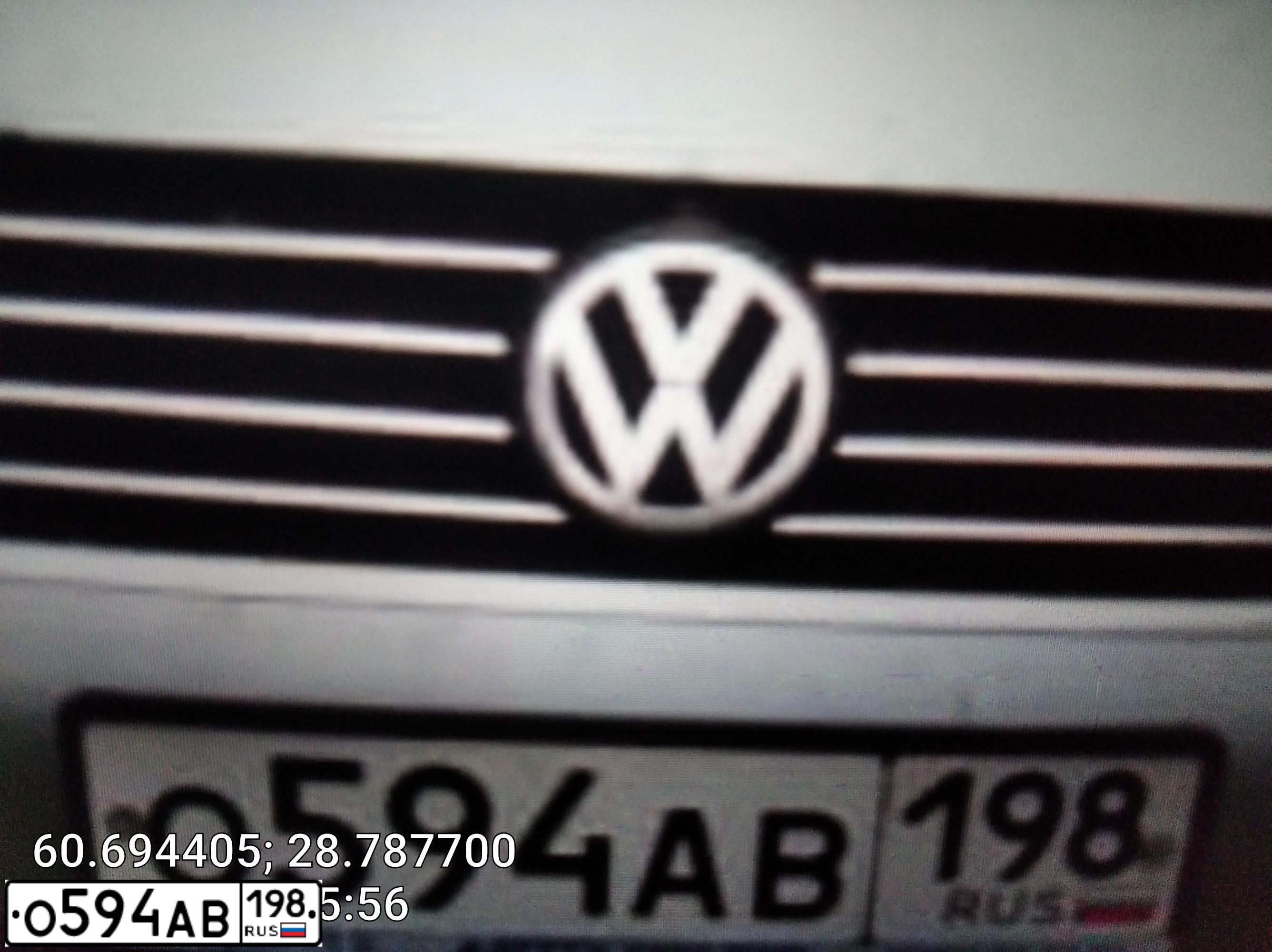 Фото автомобиля VOLKSWAGEN PASSAT, 2004 — госномер О594АВ198. Цвет: СЕРЫЙ