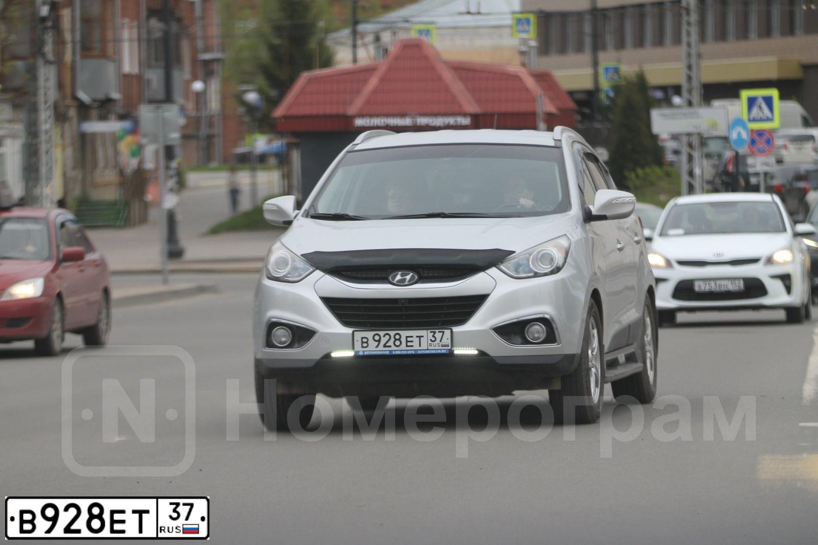Фото автомобиля HYUNDAI IX35, 2010 — госномер В928ЕТ37. Цвет: СВЕТЛО-СЕРЫЙ