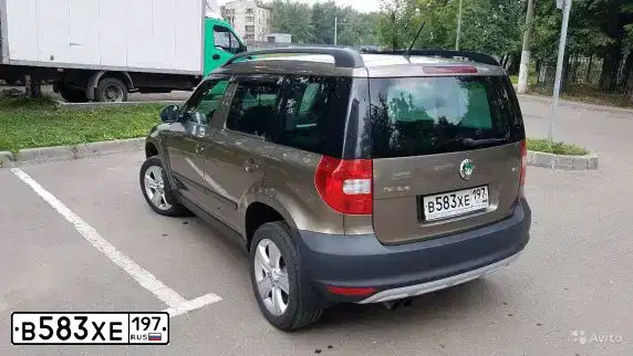 Фото автомобиля SKODA YETI, 2012 — госномер В583ХЕ197. Цвет: Коричневый