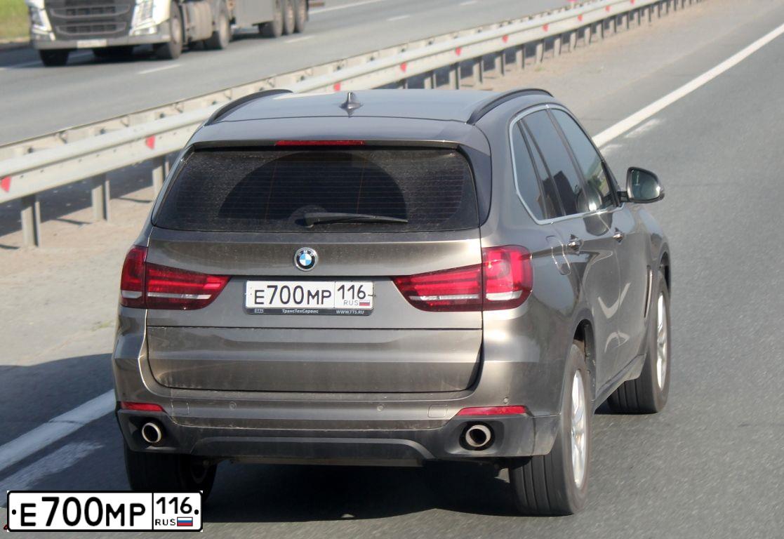 Фото автомобиля BMW X5, 2017 — госномер Е700МР116. Цвет: Коричневый