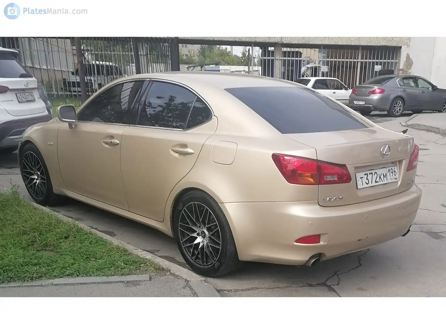 Фото автомобиля LEXUS IS, 2006 — госномер А005УМ197. Цвет: БЕЖЕВЫЙ