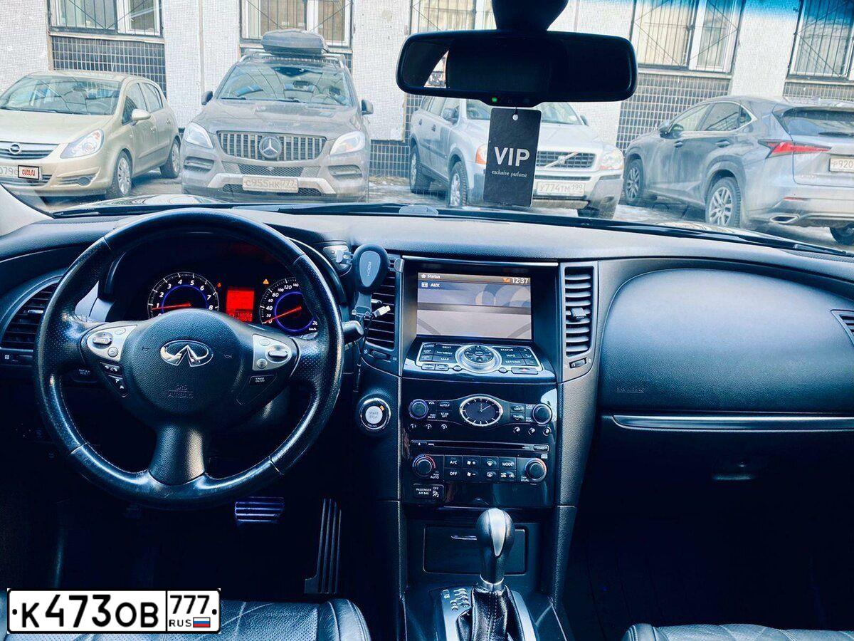 Фото автомобиля INFINITI QX70 /FX/, 2009 — госномер М852ТМ790. Цвет: ЧЕРНЫЙ