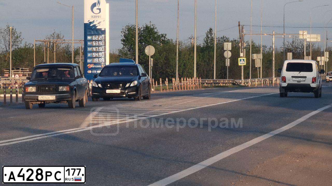 Фото автомобиля SUBARU OUTBACK, 1998 — госномер С949РР197. Цвет: ЗЕЛЕНЫЙ