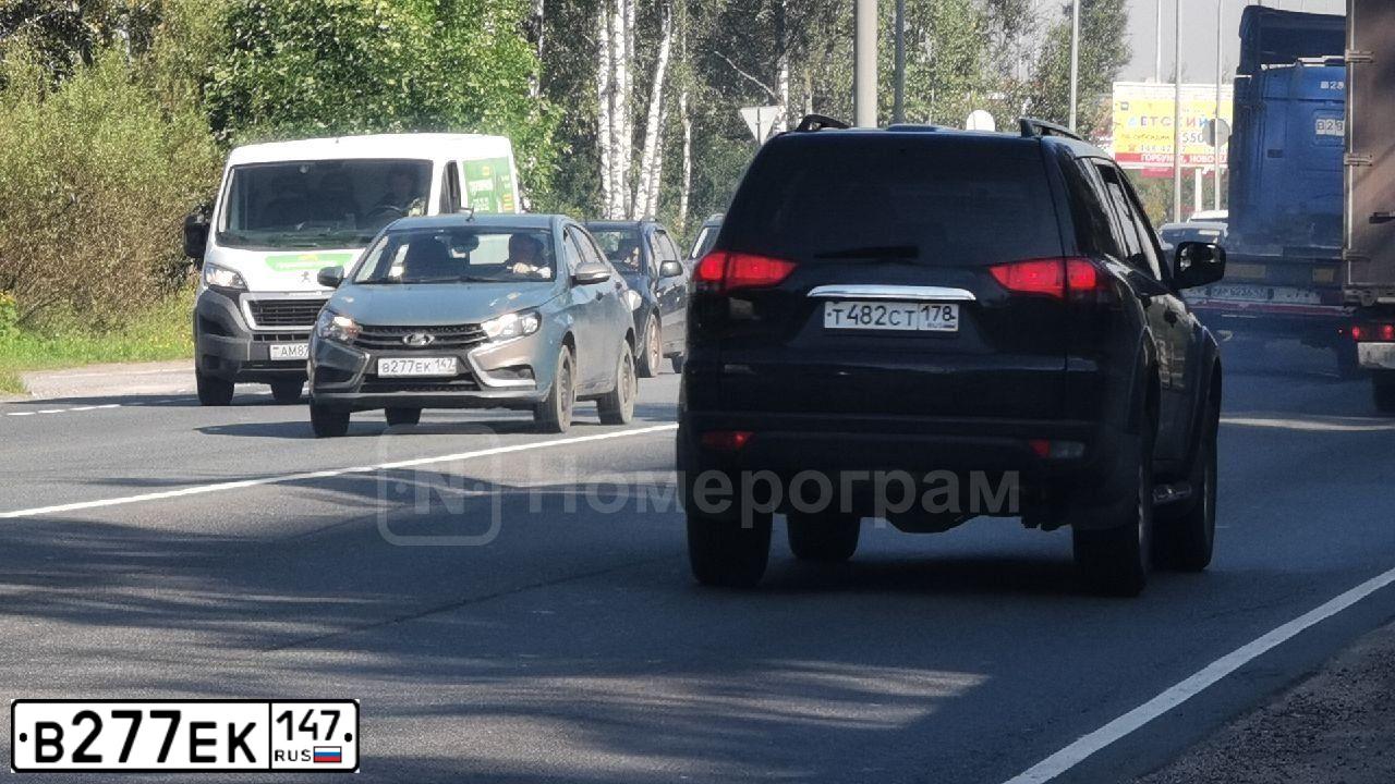 Фото автомобиля LADA VESTA, 2020 — госномер Е248ТУ147. Цвет: СЕРЫЙ