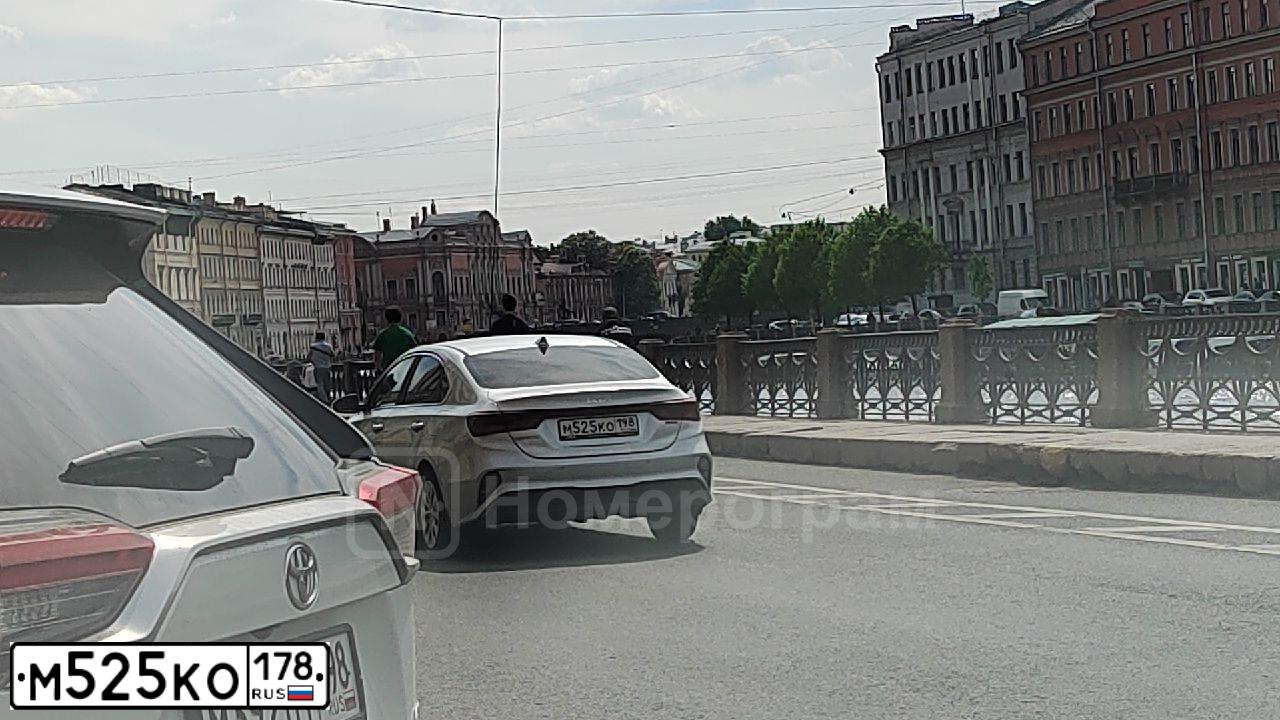 Фото автомобиля MERCEDES E-KLASSE, 2012 — госномер А543ТК716. Цвет: голубой