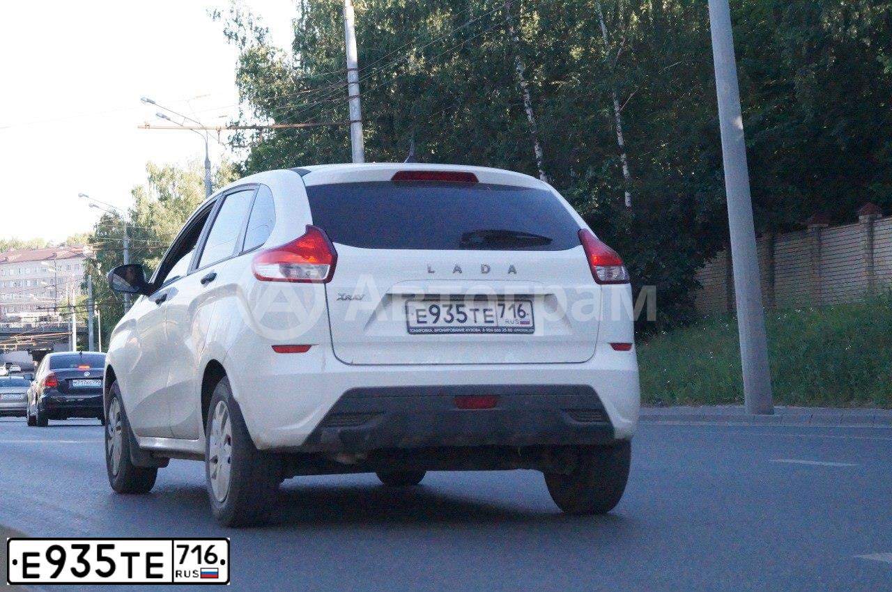 Фото автомобиля LADA XRAY, 2020 — госномер Е935ТЕ716. Цвет: Белый