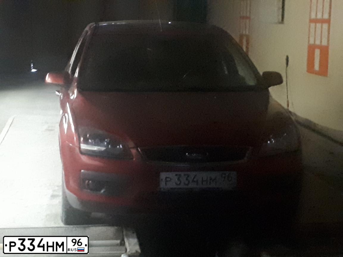 Фото автомобиля FORD FOCUS, 2007 — госномер Р334НМ96. Цвет: КРАСНО-ОРАНЖЕВЫЙ