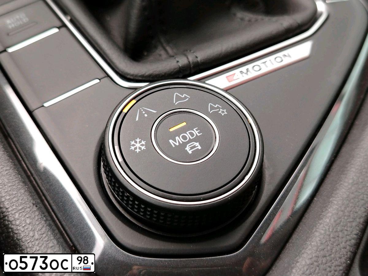 Фото автомобиля BMW SERIE 3, 2013 — госномер О573ОС98. Цвет: Белый
