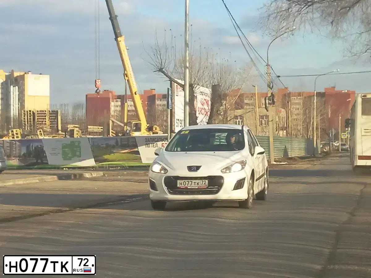Фото автомобиля PEUGEOT 308, 2011 — госномер Н077ТК72. Цвет: Белый