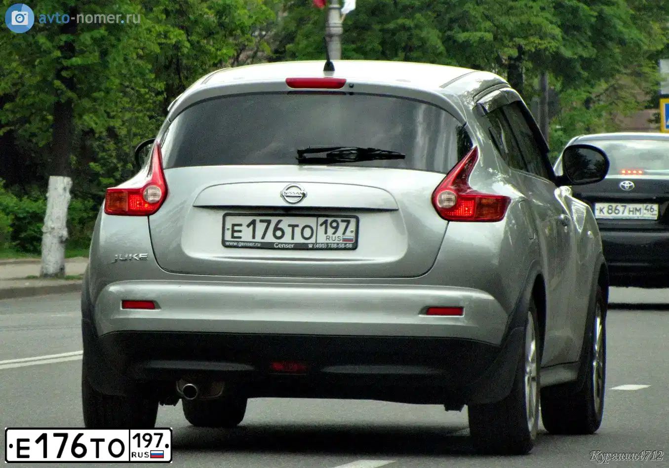 Фото автомобиля NISSAN JUKE, 2011 — госномер Е176ТО197. Цвет: СЕРЫЙ