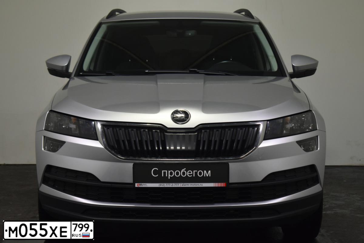 Фото автомобиля SKODA KAROQ, 2020 — госномер М055ХЕ799. Цвет: СЕРЫЙ