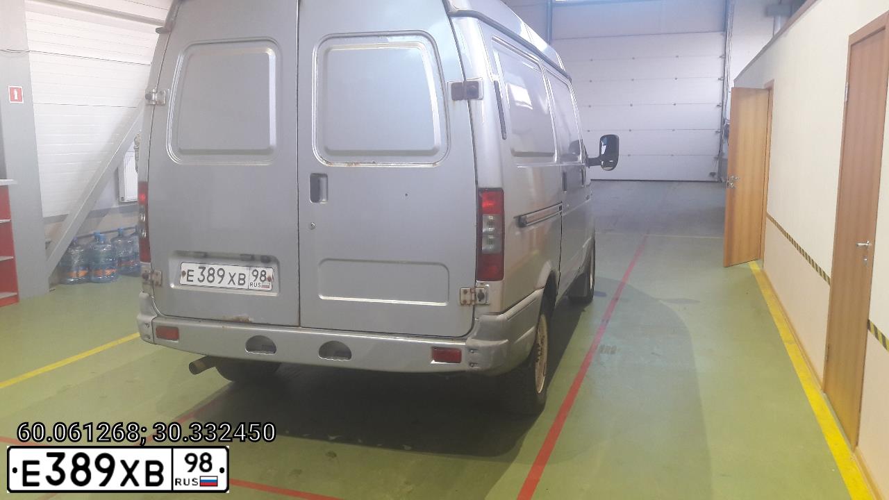 Фото автомобиля GAZ 2752 SOBOL, 2005 — госномер Е389ХВ98. Цвет: СИЛЬВЕР